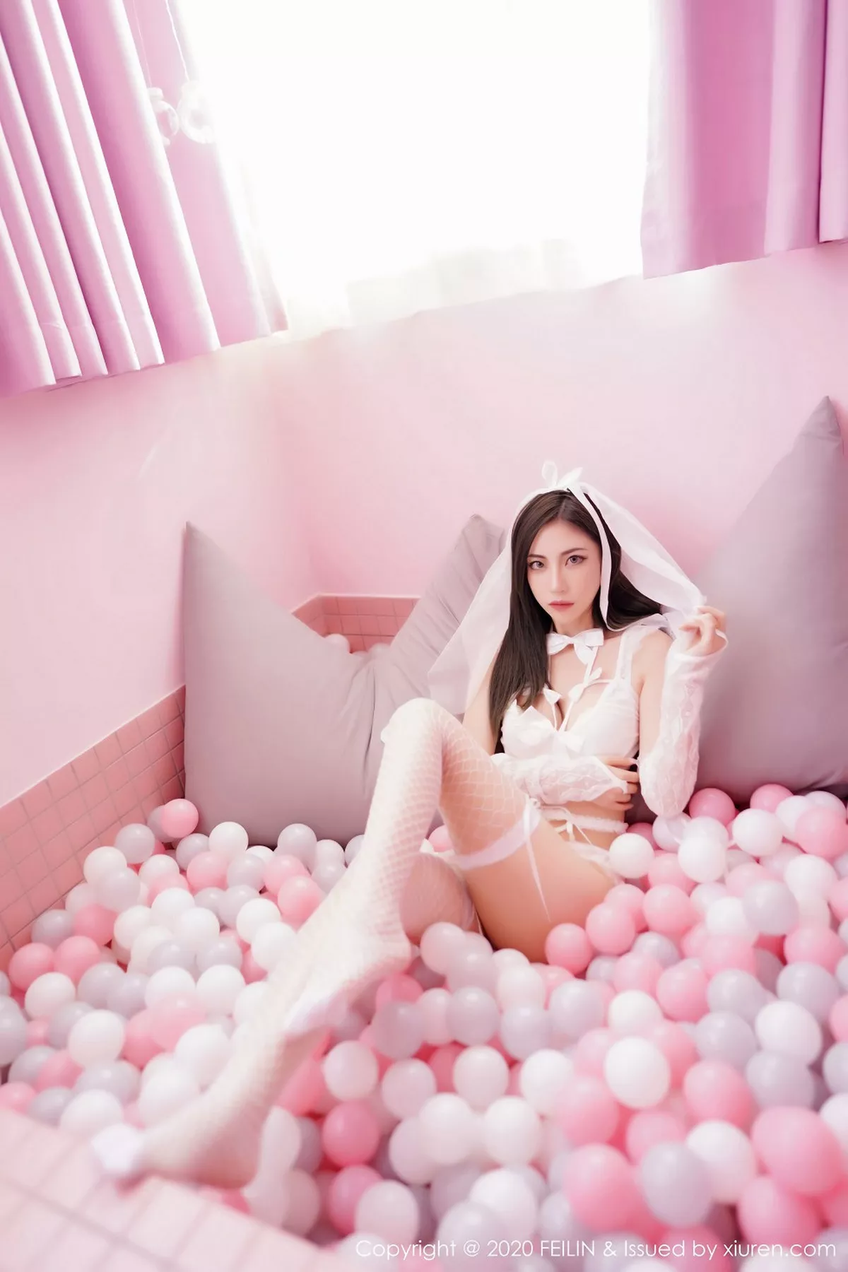 秀人集.com_[FeiLin嗲囡囡]VOL.231_嫩模贾诗晗私房内衣吊带白丝网袜+黑色猫耳内衣完美诱惑写真90P