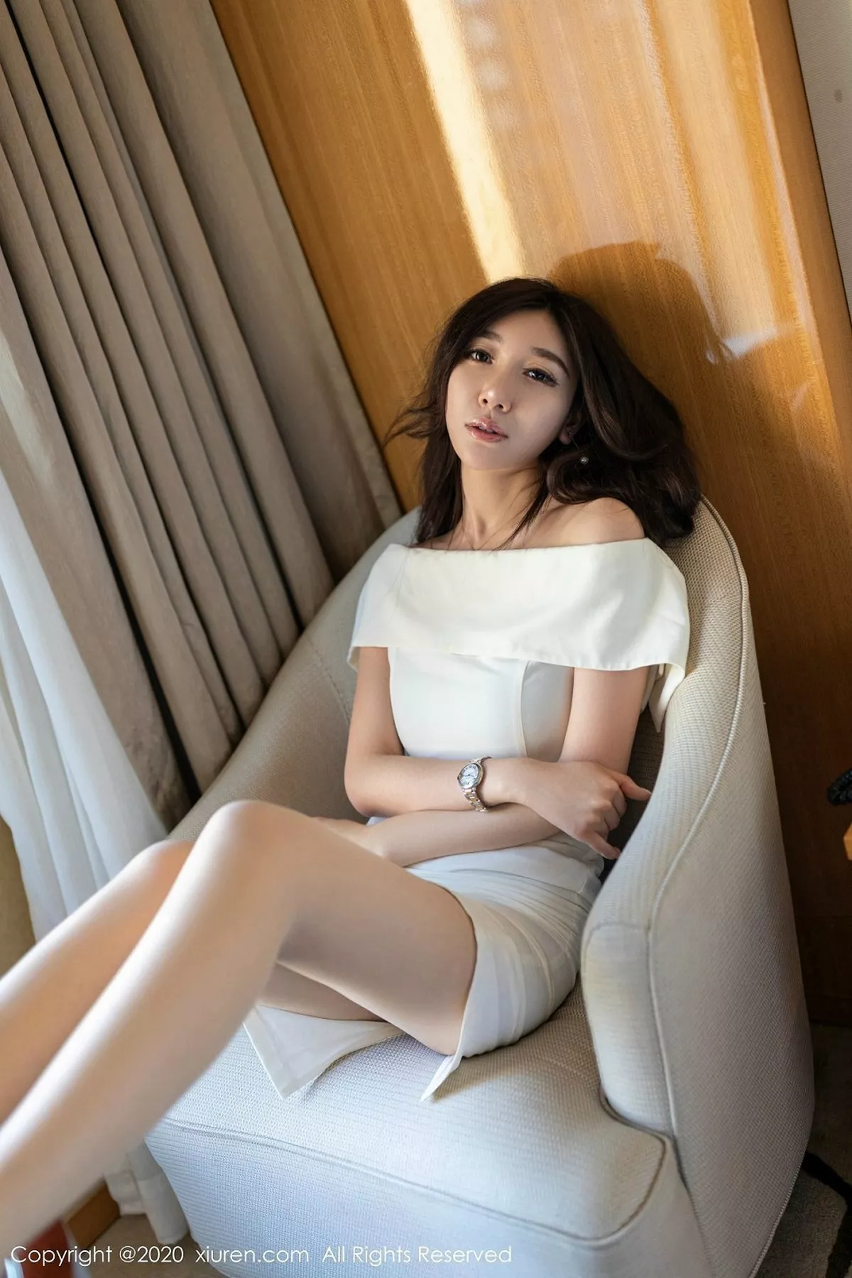 秀人集.com_[XiuRen秀人网]No.2097_嫩模伊思思niko白色典雅气质长裙配肉丝袜秀美腿玉足性感写真40P