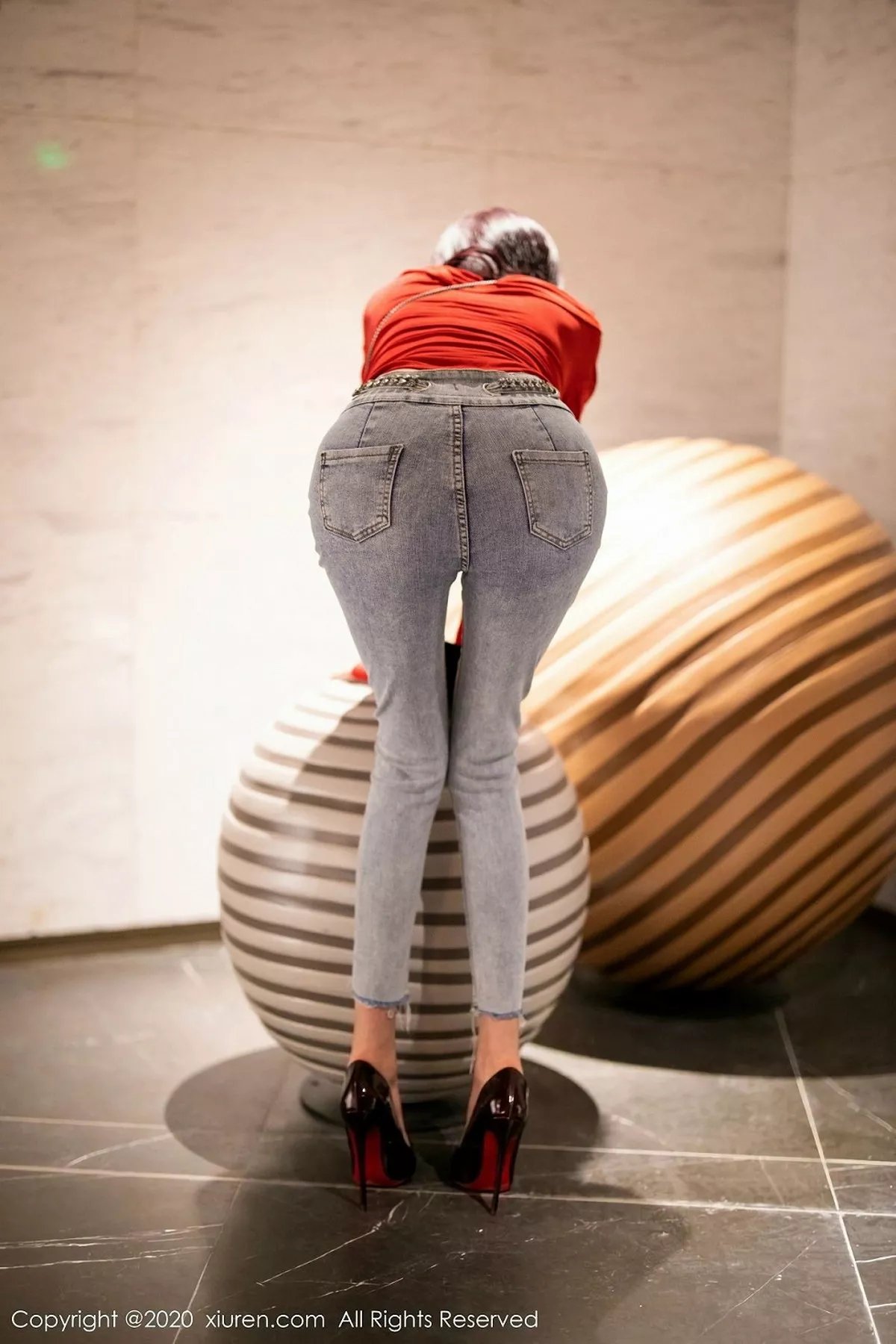 秀人集.com_[XiuRen秀人网]No.2200_女神杨晨晨sugar私房红色内衣配黑丝裤袜秀翘臀美腿诱惑写真88P