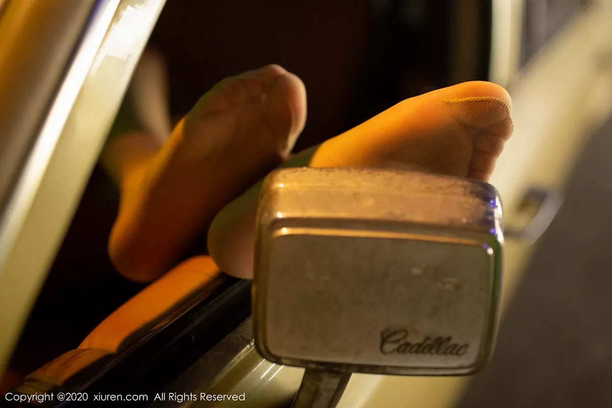 秀人集.com_[XiuRen秀人网]No.2222_嫩模陆萱萱出租车司机主题车内半脱露曼妙身材撩人诱惑写真76P