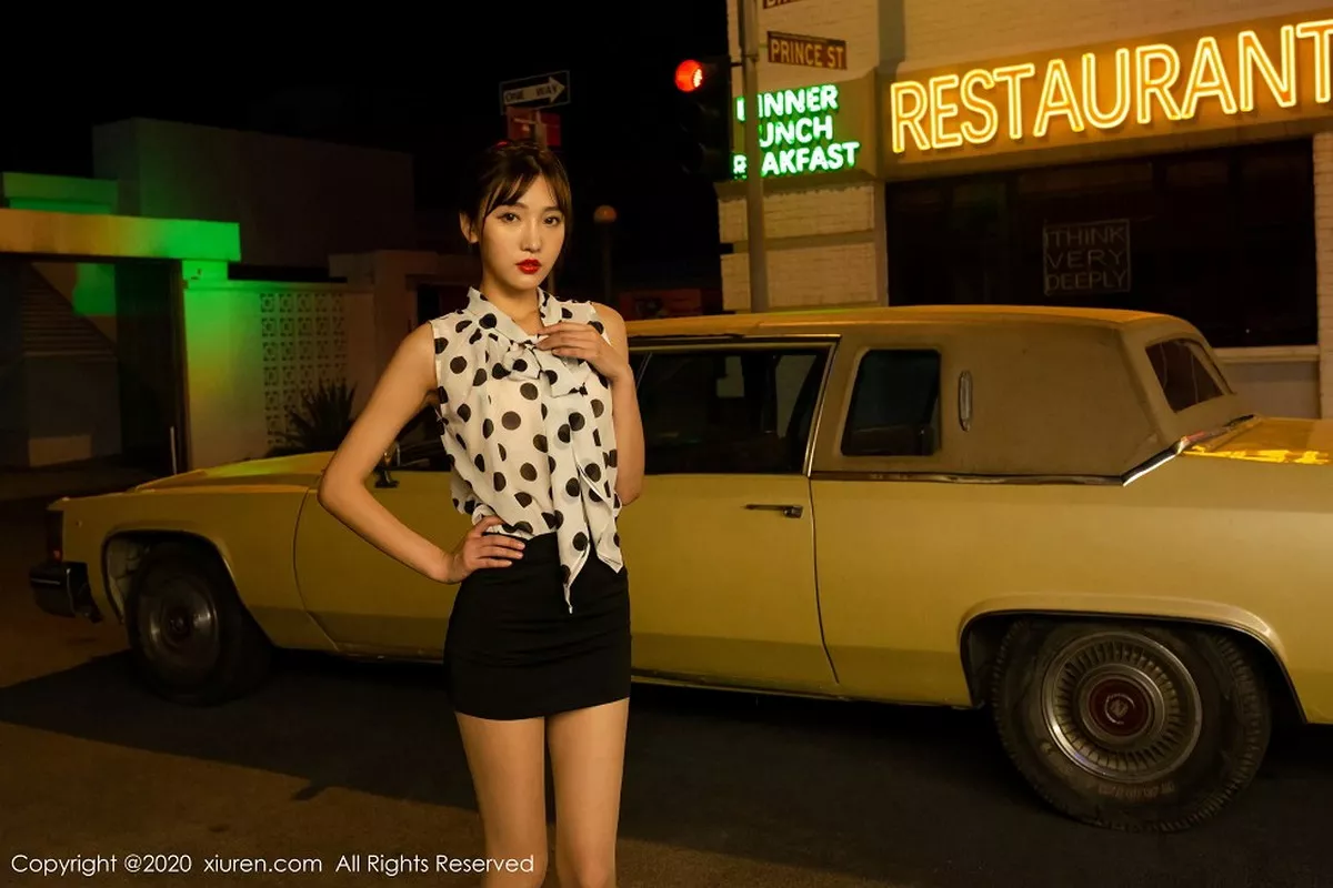 秀人集.com_[XiuRen秀人网]No.2222_嫩模陆萱萱出租车司机主题车内半脱露曼妙身材撩人诱惑写真76P