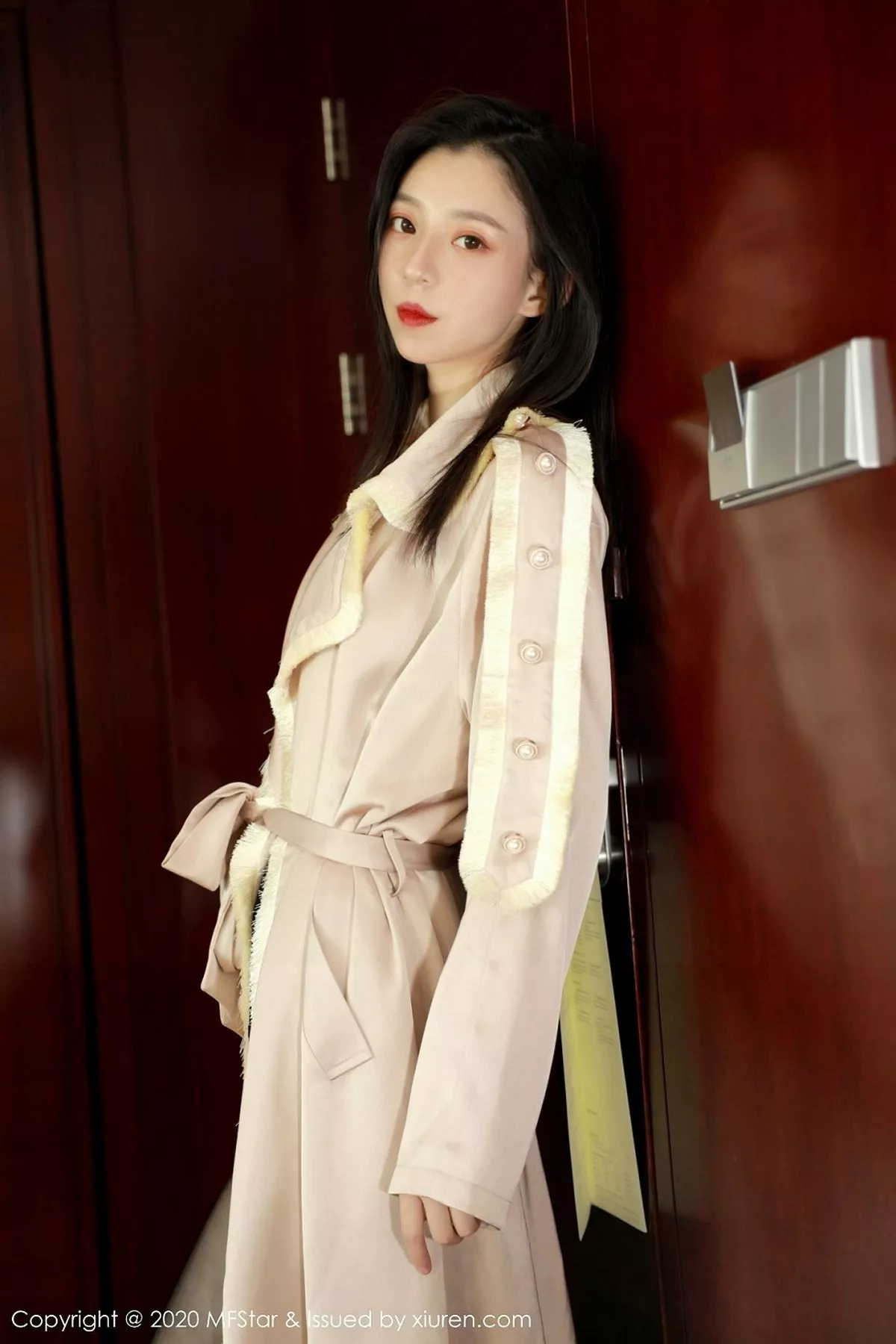 秀人集.com_[MFStar模范学院]Vol.325_嫩模言沫私房黑色缕空情趣内衣配开档黑丝极致魅惑写真61P