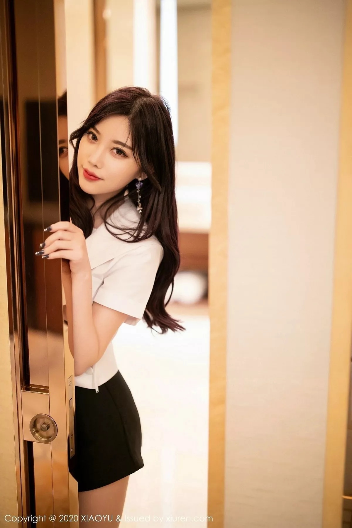 秀人集.com_[XiaoYu画语界]Vol.305_女神杨晨晨sugar澳门旅拍剧情镜头下JK制服半脱诱惑写真89P