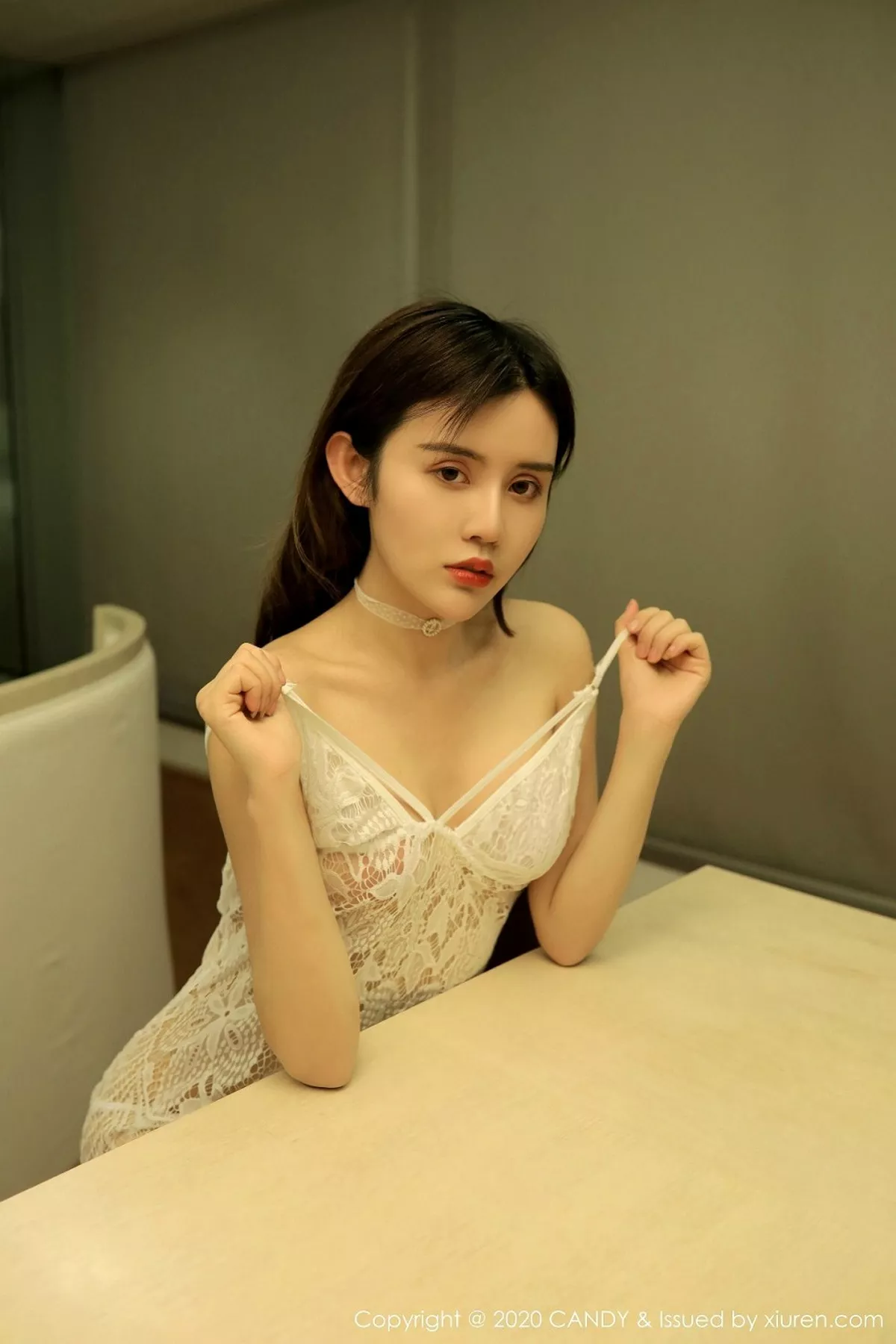 秀人集.com_[Candy网红馆]Vol.079_女神Cris_卓娅祺居家女友主题白色缕空蕾丝内衣撩人诱惑写真42P