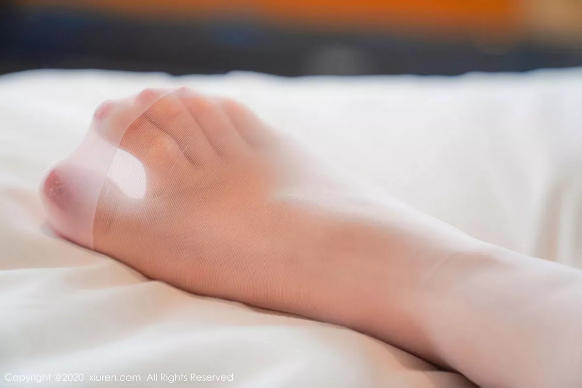 秀人集.com_[XiuRen秀人网]No.2175_嫩模沈梦瑶私房粉色丝袜主题床上撩衣半露豪乳极致诱人写真66P