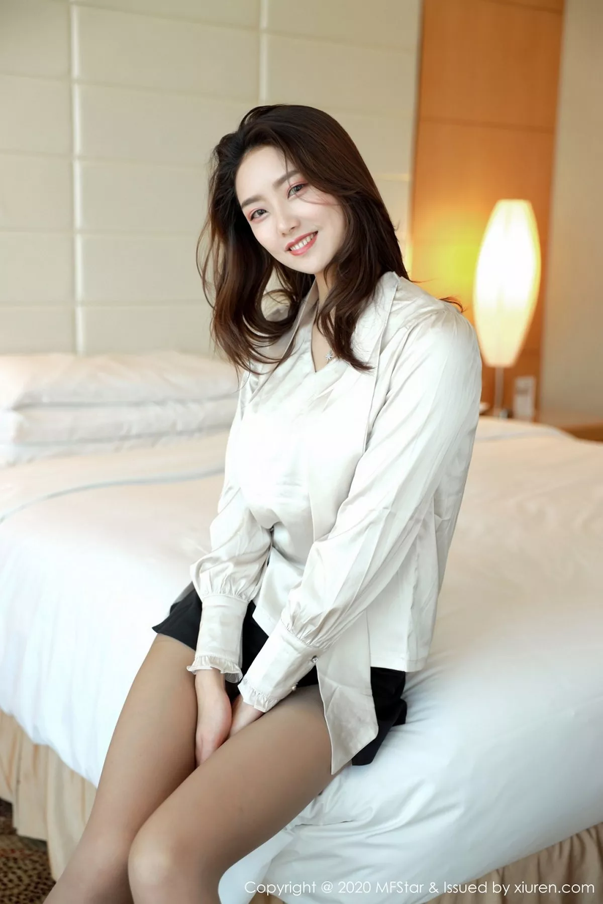 秀人集.com_[MFStar模范学院]Vol.328_嫩模方子萱典雅服饰半脱露性感内衣秀完美身材诱惑写真57P