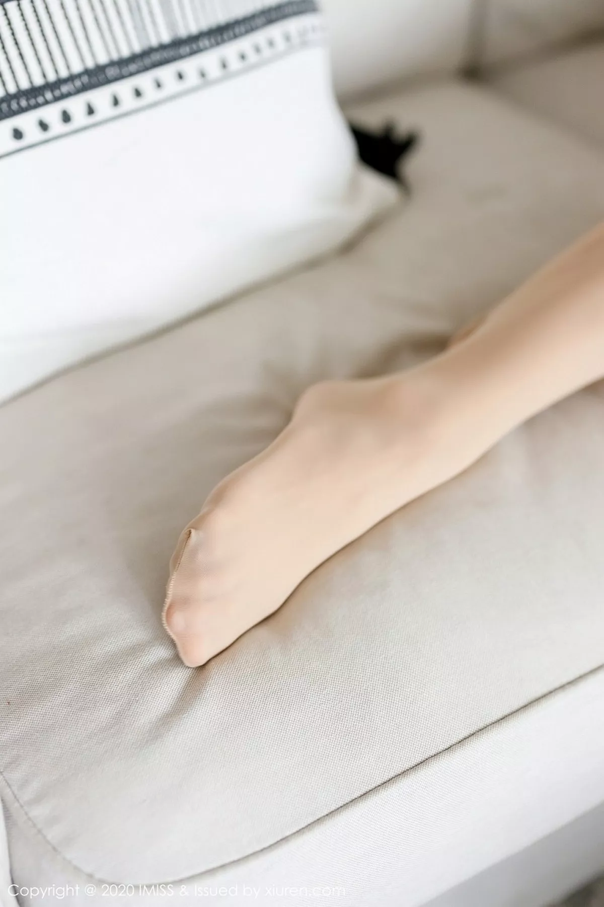 秀人集.com_[IMISS爱蜜社]Vol.469_女神luvian本能私房粉色内衣配肉丝袜秀魔鬼身材诱惑写真40P