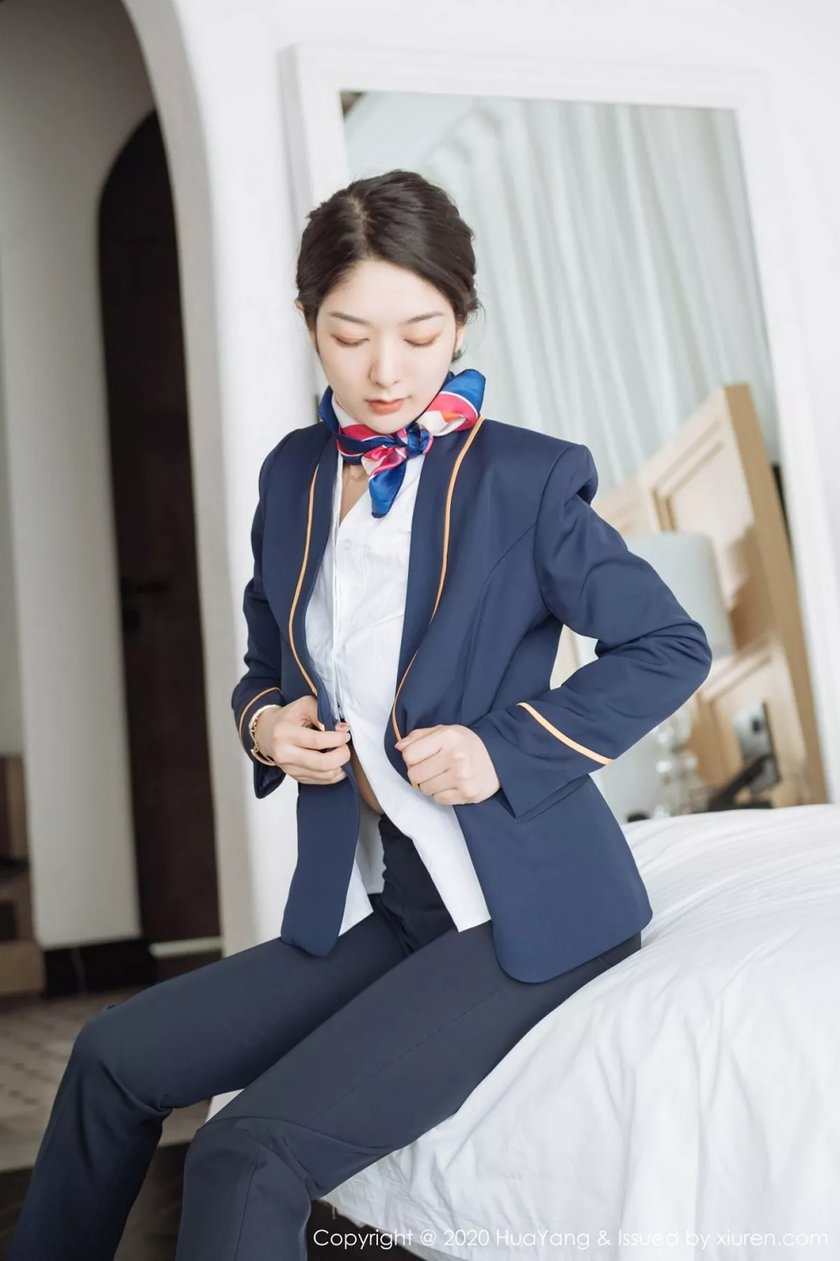 秀人集.com_[HuaYang花漾]Vol.248_女神Angela小热巴云南旅拍职业装车拍开档肉丝裤袜诱惑写真53P