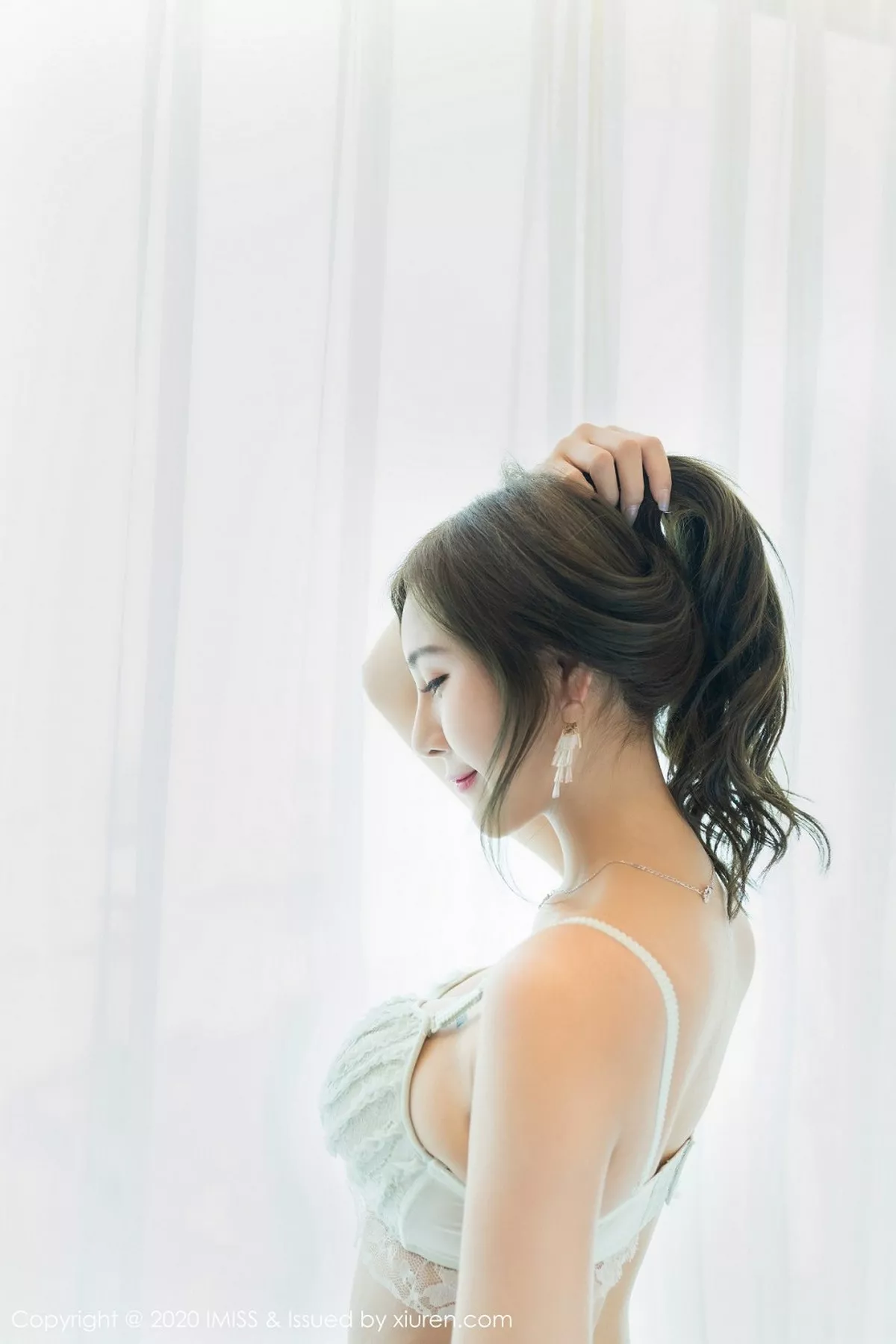 秀人集.com_[IMISS爱蜜社]Vol.475_气质女神Lavinia私房床上性感内衣秀火辣身材完美诱惑写真52P