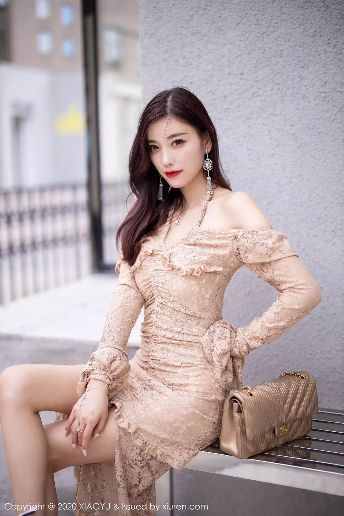 秀人集.com_[XiaoYu画语界]Vol.317_女神杨晨晨sugar时尚街拍主题连身裙秀完美身材性感写真85P