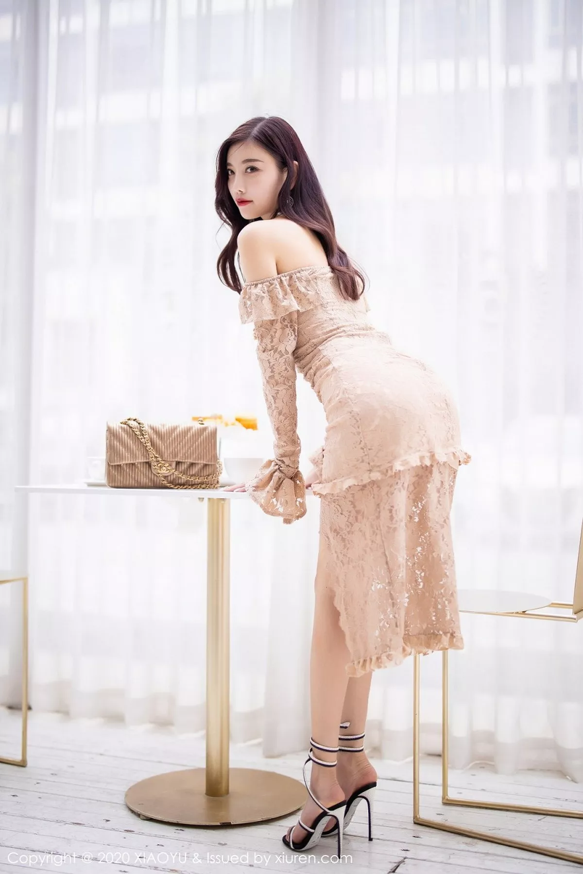 秀人集.com_[XiaoYu画语界]Vol.317_女神杨晨晨sugar时尚街拍主题连身裙秀完美身材性感写真85P