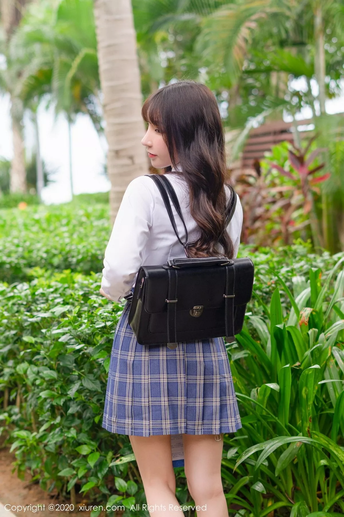 秀人集.com_[XiuRen秀人网]No.2290_女神周于希Sandy三亚旅拍清纯学生制服半脱露性感内衣诱惑写真68P