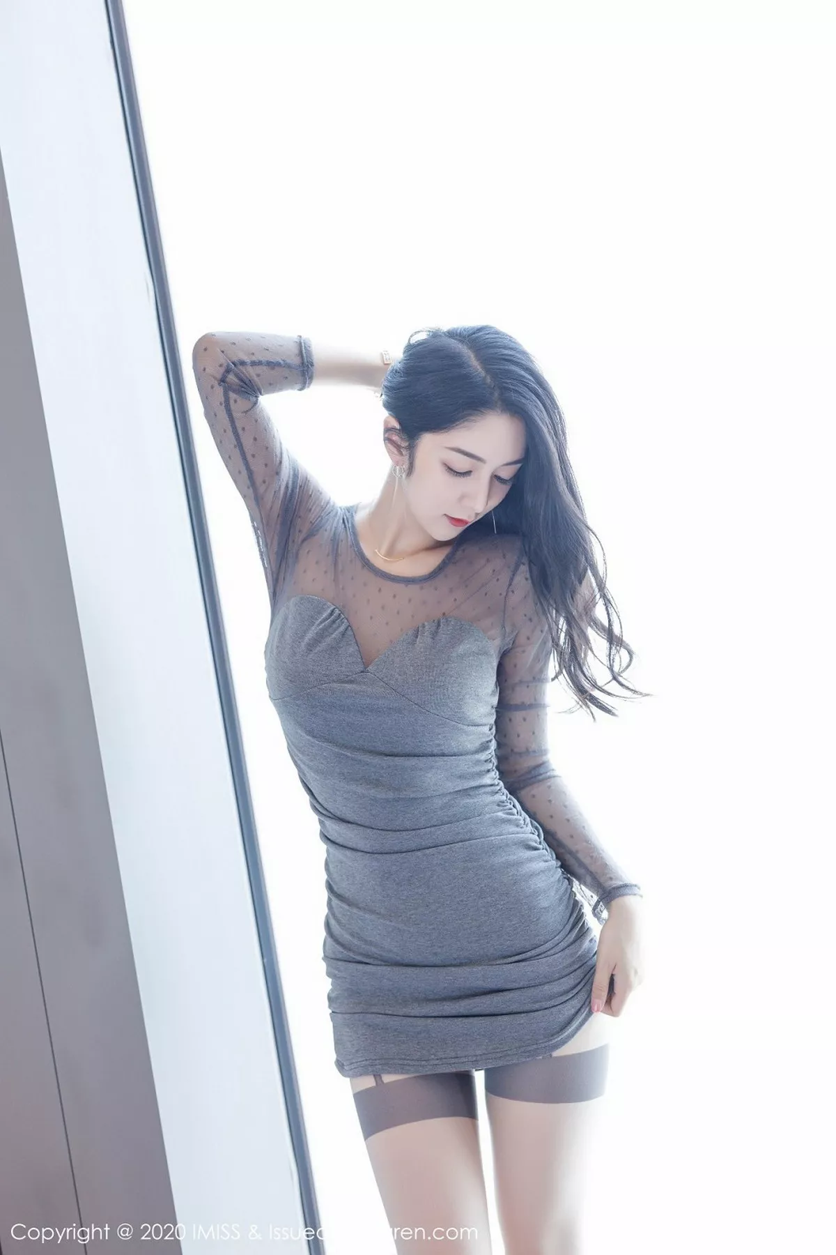 秀人集.com_[IMISS爱蜜社]Vol.479_女神Angela小热巴灰色风格服饰+性感红色内衣秀完美身材写真64P