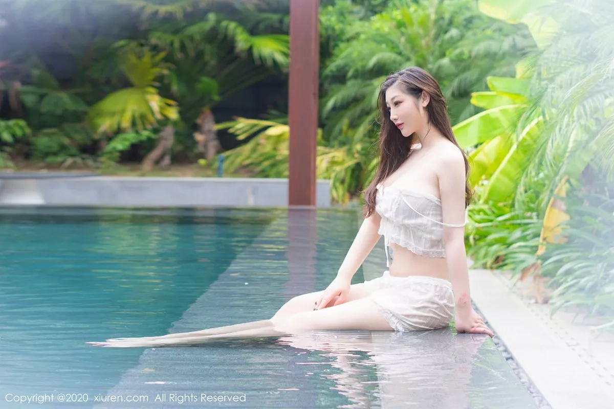 秀人集.com_[XiuRen秀人网]No.2295_女神妲己_Toxic泳池白色薄纱湿身透视秀傲人豪乳喷血诱惑写真50P