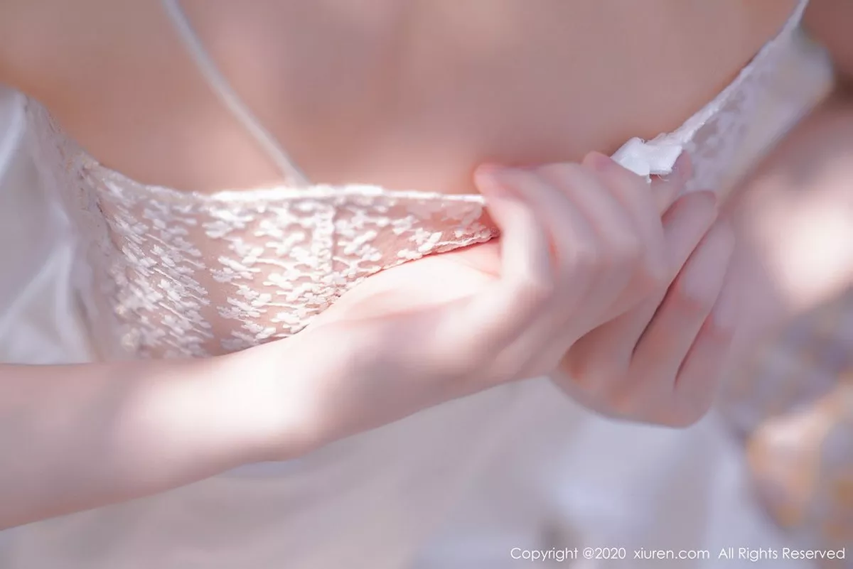 秀人集.com_[XiuRen秀人网]No.2297_嫩模沈梦瑶外景吊裙主题草地上半脱裙子真空露火辣身材诱惑写真55P