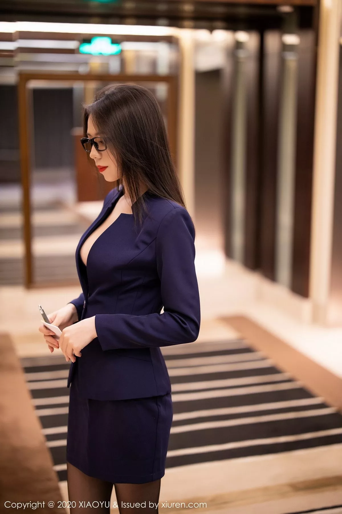 秀人集.com_[XiaoYu画语界]Vol.324_嫩模言沫眼镜OL制服主题私房床上性感黑色内衣完美诱惑写真96P