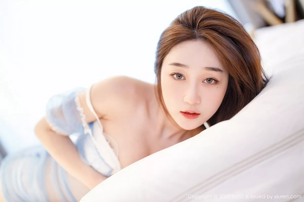 秀人集.com_[IMISS爱蜜社]Vol.482_嫩模九月生私房床上超薄肉丝裤袜透视秀蕾丝内裤诱惑写真117P