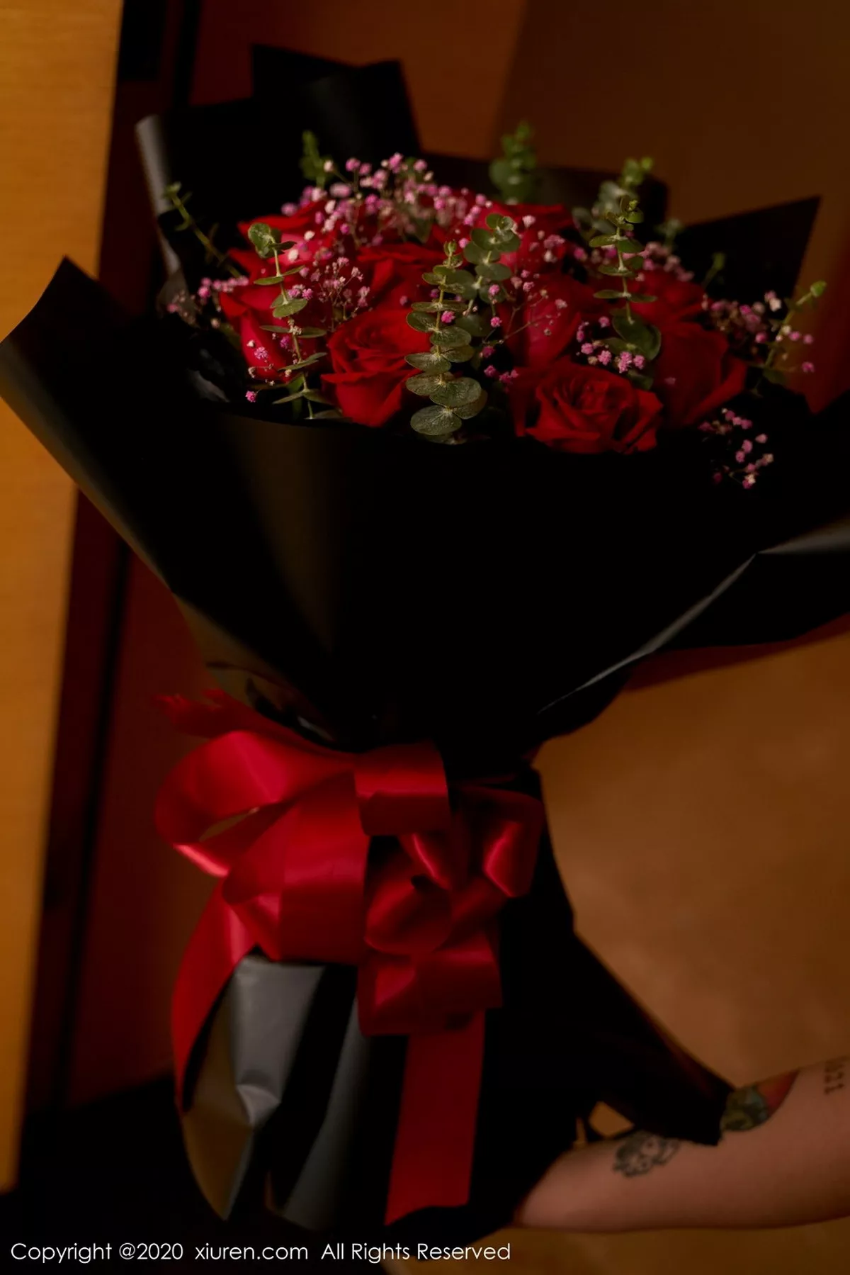 秀人集.com_[XiuRen秀人网]No.2327_女神杨晨晨sugar私房典雅吊裙半撩露红色蕾丝内裤撩人诱惑写真80P