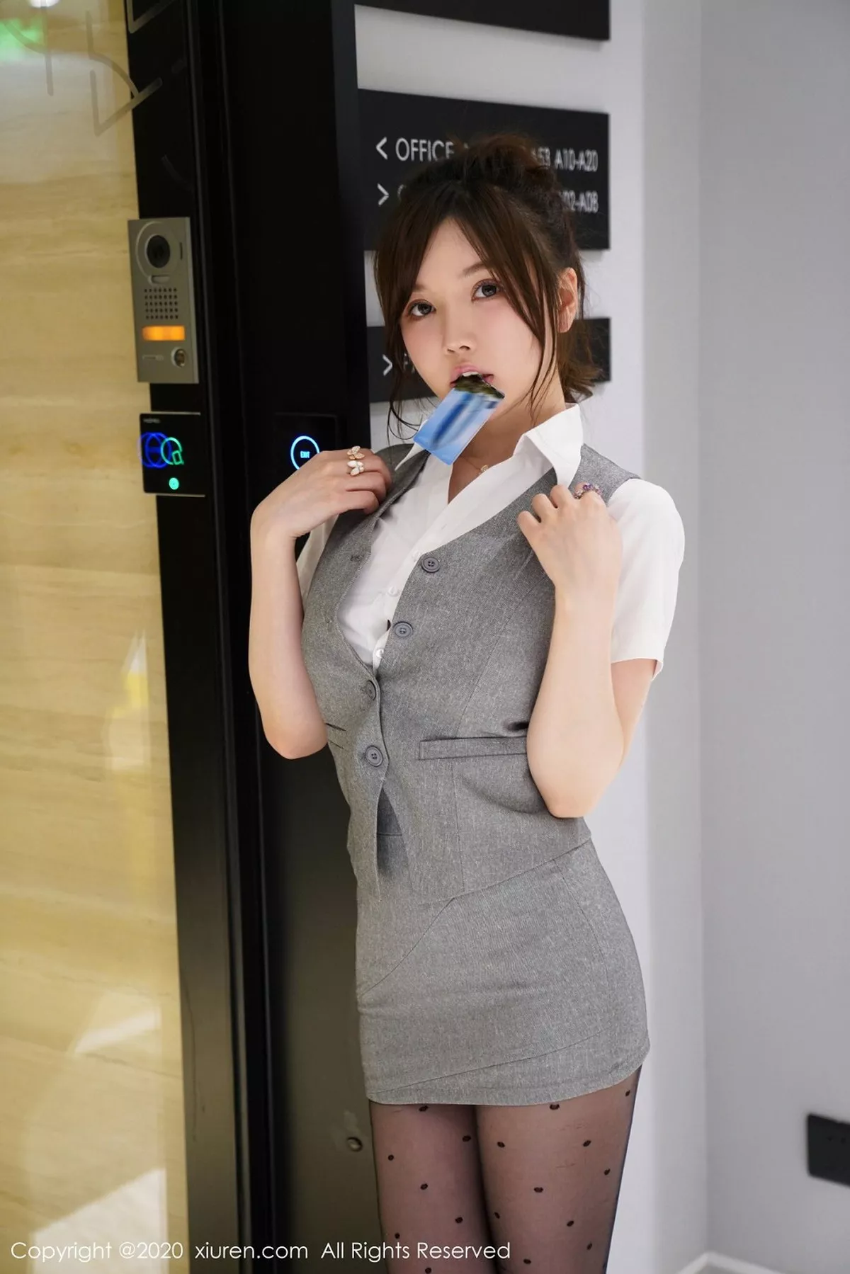 秀人集.com_[XiuRen秀人网]No.2326_女神糯美子Mini办公室职场制服主题超薄黑丝裤袜完美诱惑写真86P