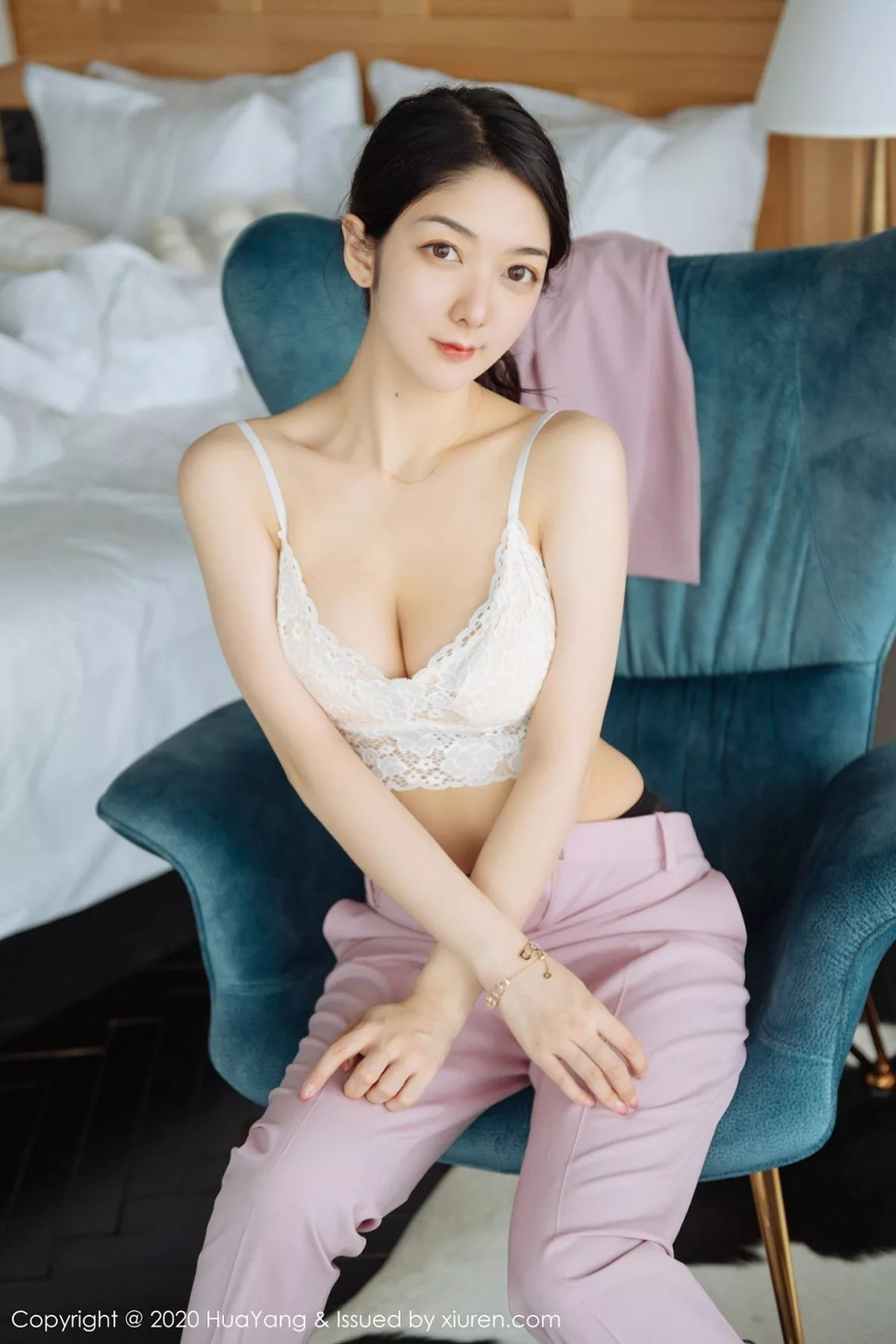 秀人集.com_[HuaYang花漾]Vol.255_女神Angela小热巴云南旅拍白色蕾丝内衣配开档黑丝诱惑写真60P