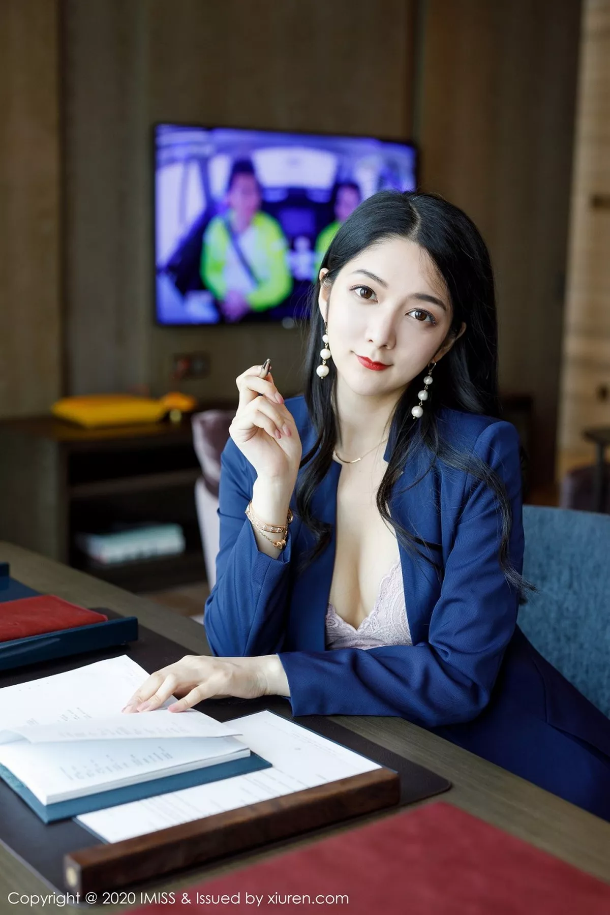 秀人集.com_[IMISS爱蜜社]Vol.471_女神Angela小热巴经典职业秘书装半脱露性感内衣诱惑写真68P