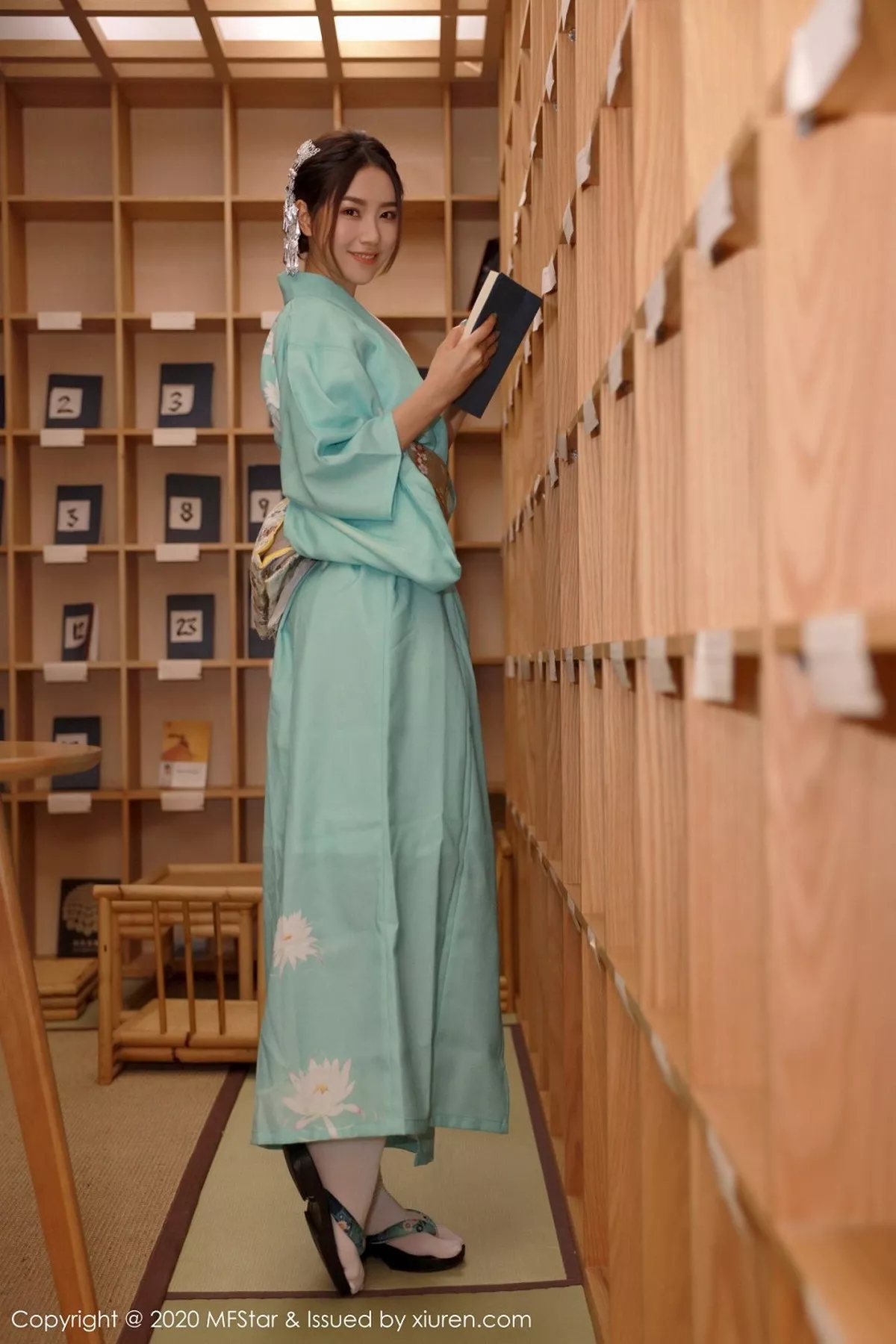 秀人集.com_[MFStar模范学院]Vol.332_嫩模方子萱私房床上日系和服半脱秀完美身材诱惑写真71P