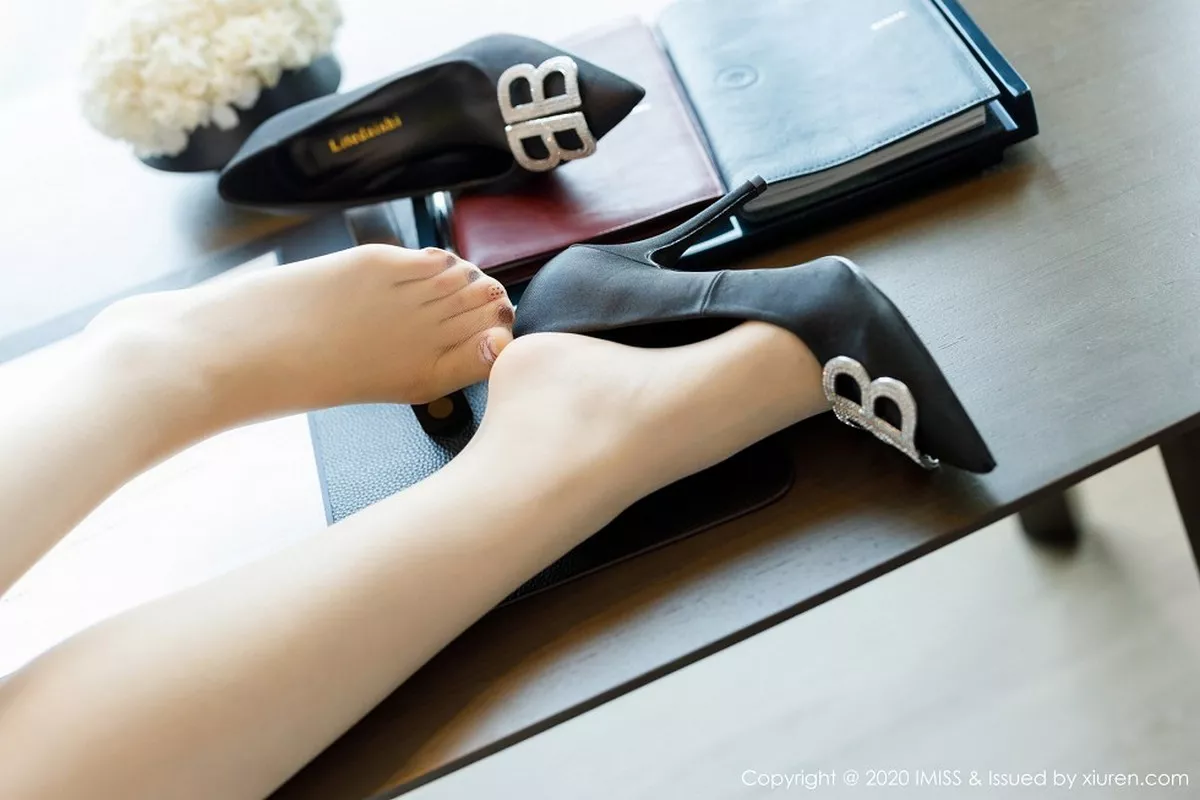 秀人集.com_[IMISS爱蜜社]Vol.471_女神Angela小热巴经典职业秘书装半脱露性感内衣诱惑写真68P