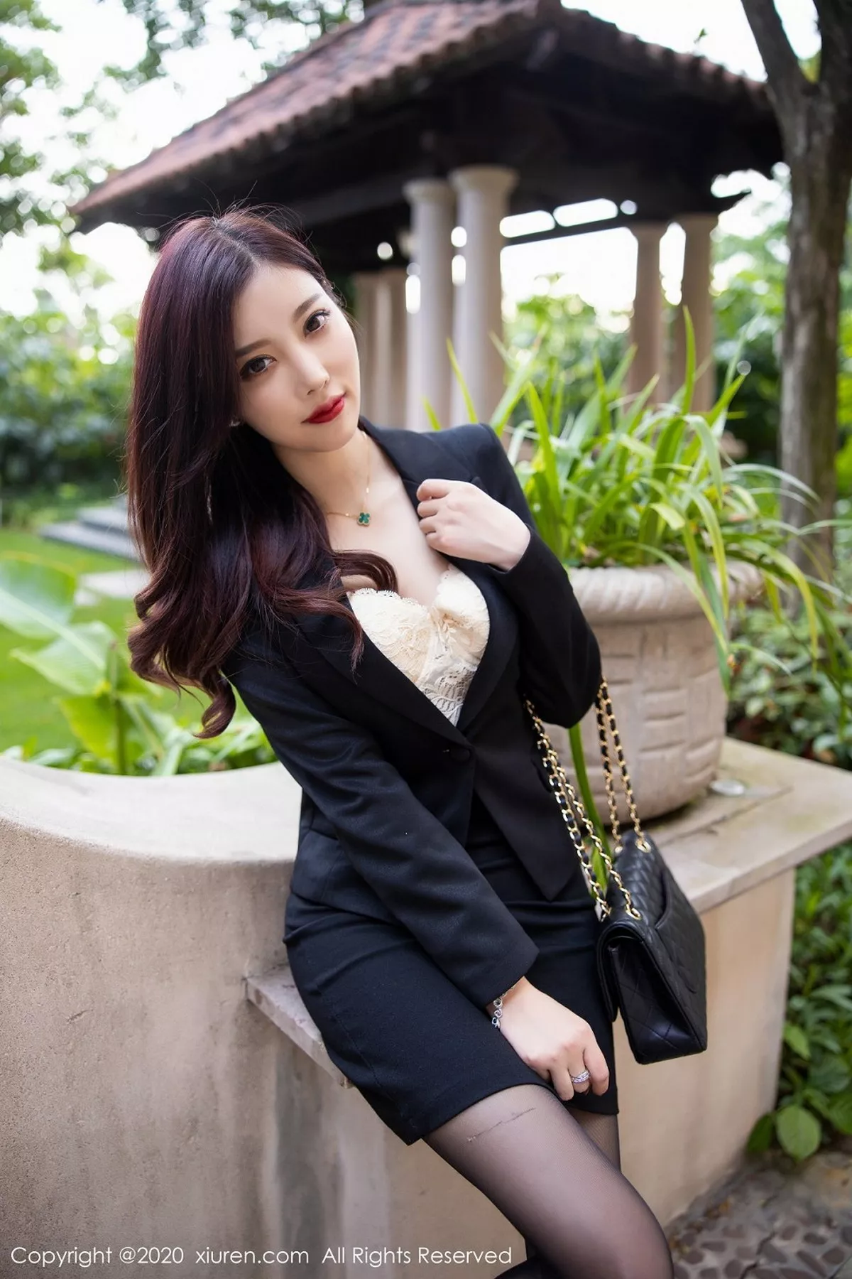 秀人集.com_[XiuRen秀人网]No.2347_女神杨晨晨sugar职场西装主题白色内衣配黑丝裤袜极致魅惑写真73P