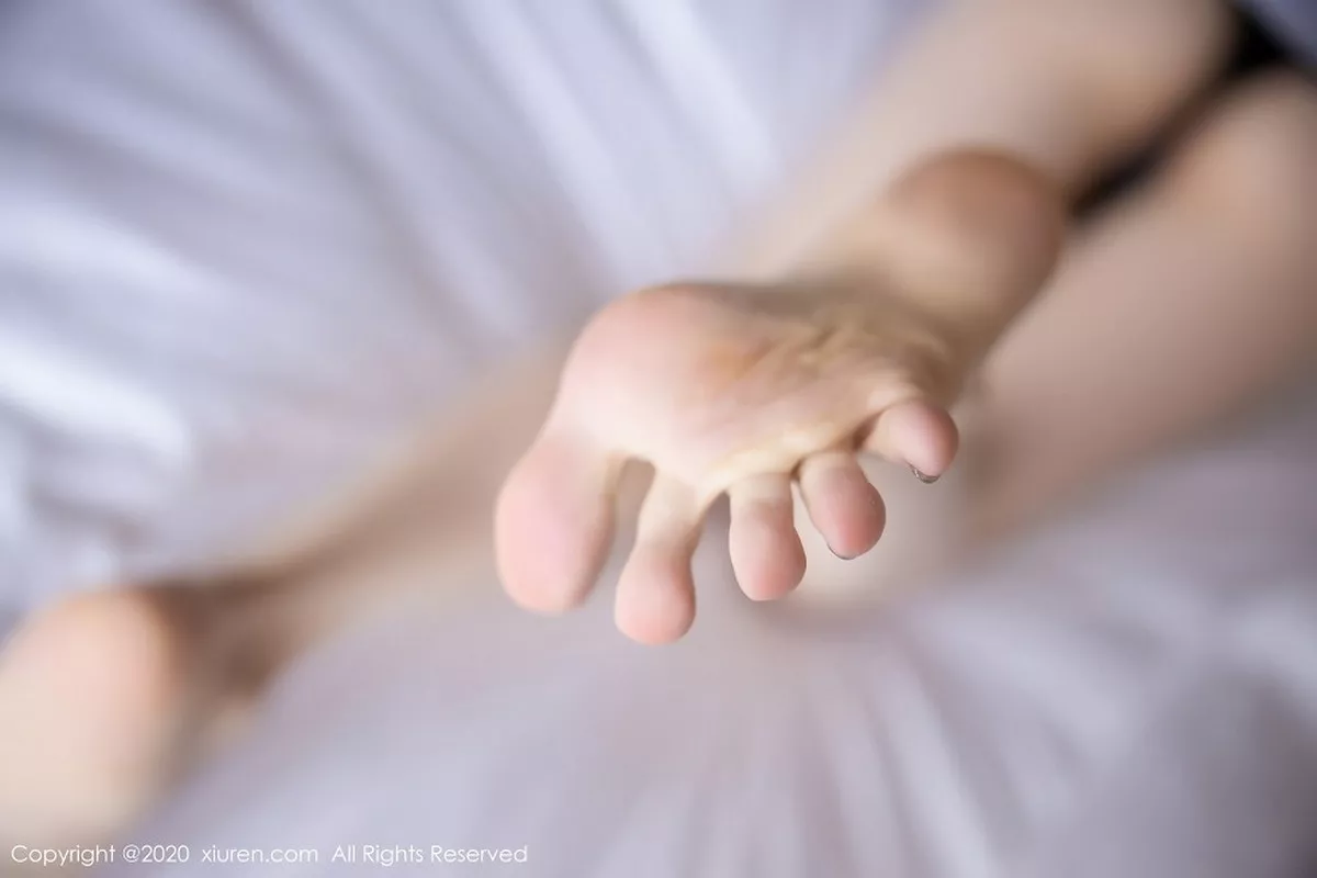 秀人集.com_[XiuRen秀人网]No.2351_嫩模梦心月心愿旅拍私房床上性感内衣秀高挑身材完美诱惑写真99P