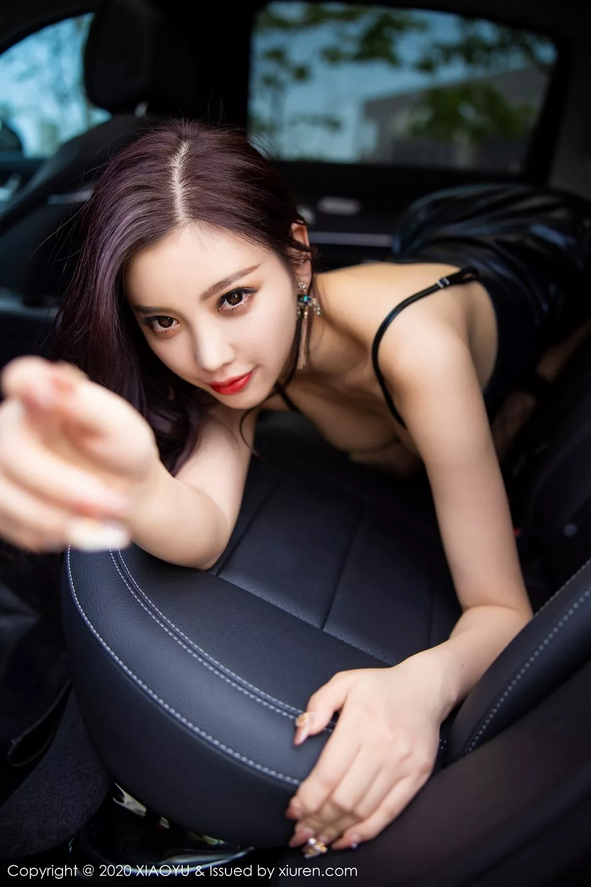 秀人集.com_[XiaoYu画语界]Vol.338_女神杨晨晨sugar性感车拍主题飒爽皮衣配黑丝渔网诱惑写真89P