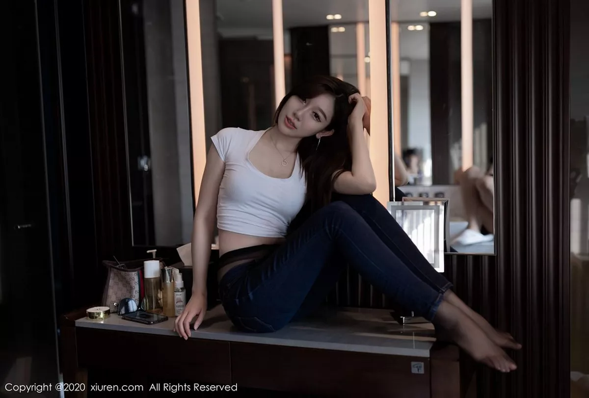 秀人集.com_[XiuRen秀人网]No.2406_嫩模Victoria志玲脱牛仔裤露黑丝裤袜性感黑色内衣诱惑写真60P