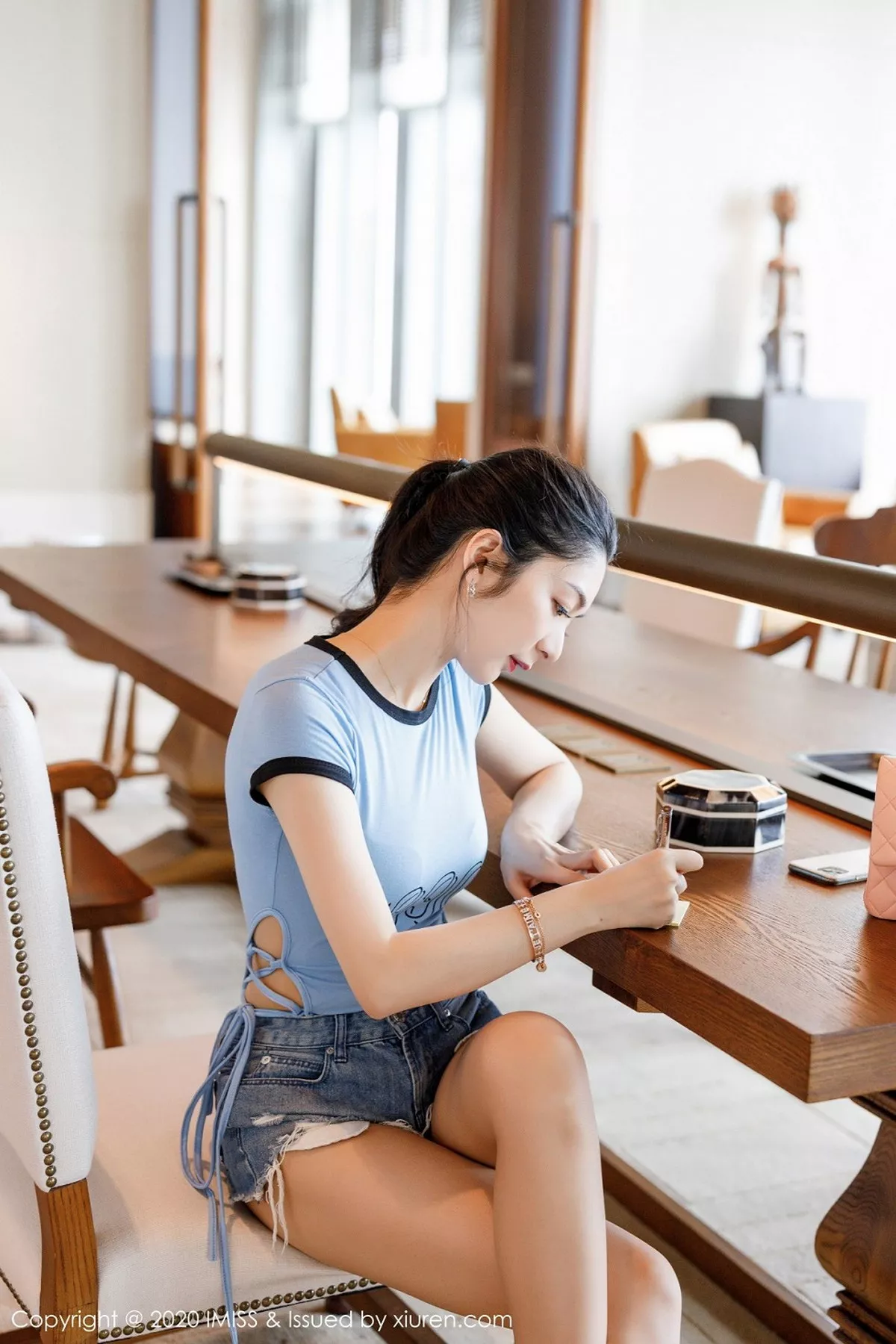 秀人集.com_[IMISS爱蜜社]Vol.489_嫩模Angela小热巴脱牛仔裤露高叉连体衣肉丝裤袜诱惑写真108P