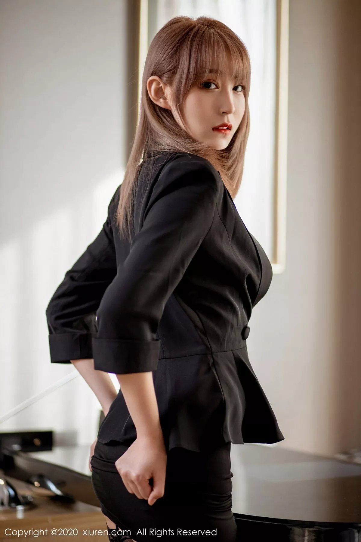 秀人集.com_[XiuRen秀人网]No.2414_丽质模特周慕汐fairy职场制服主题性感吊带蕾丝袜极致魅惑写真48P