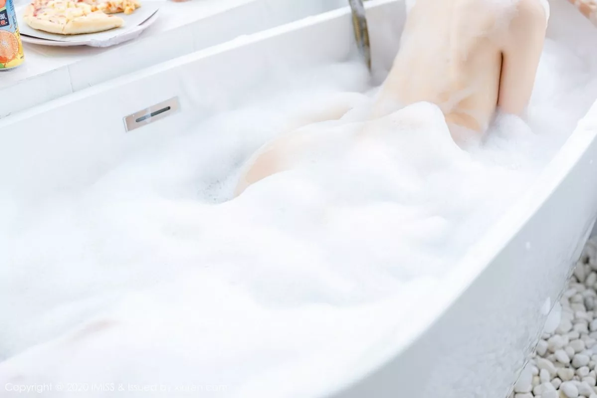 秀人集.com_[IMISS爱蜜社]Vol.490_女神luvian本能浴室大尺度泡泡浴秀火辣身材诱惑写真46P