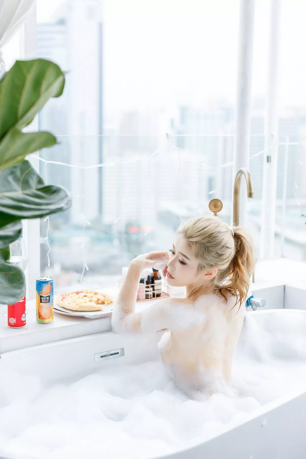 秀人集.com_[IMISS爱蜜社]Vol.490_女神luvian本能浴室大尺度泡泡浴秀火辣身材诱惑写真46P