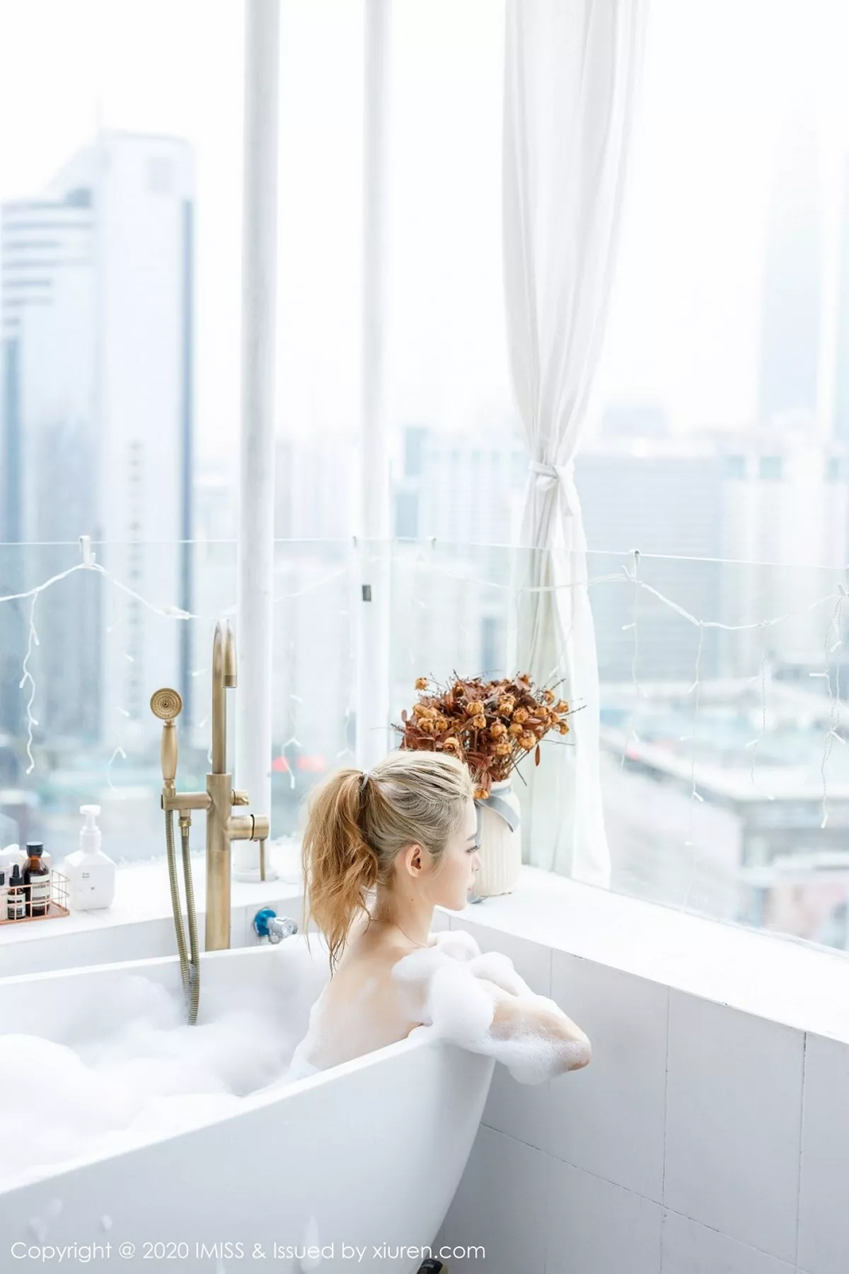 秀人集.com_[IMISS爱蜜社]Vol.490_女神luvian本能浴室大尺度泡泡浴秀火辣身材诱惑写真46P