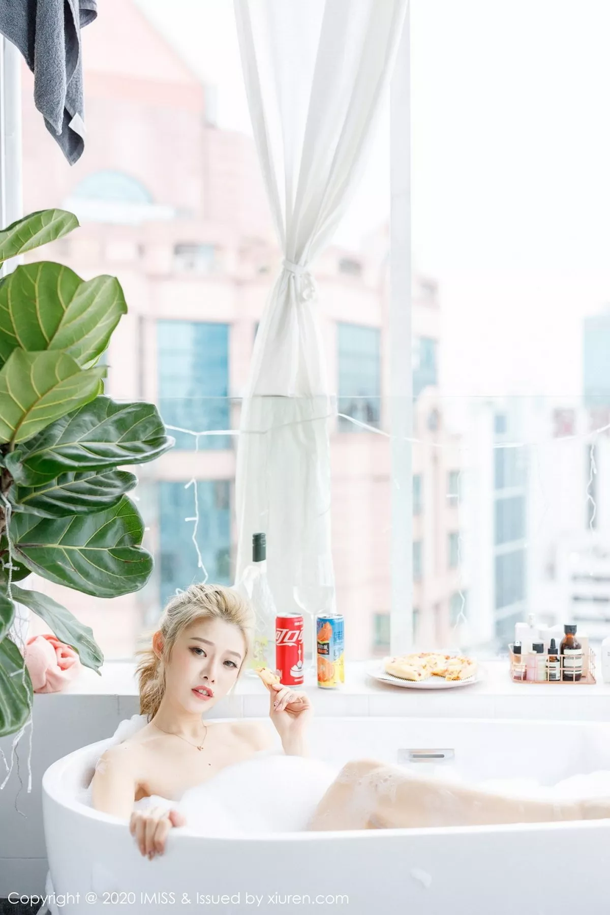 秀人集.com_[IMISS爱蜜社]Vol.490_女神luvian本能浴室大尺度泡泡浴秀火辣身材诱惑写真46P