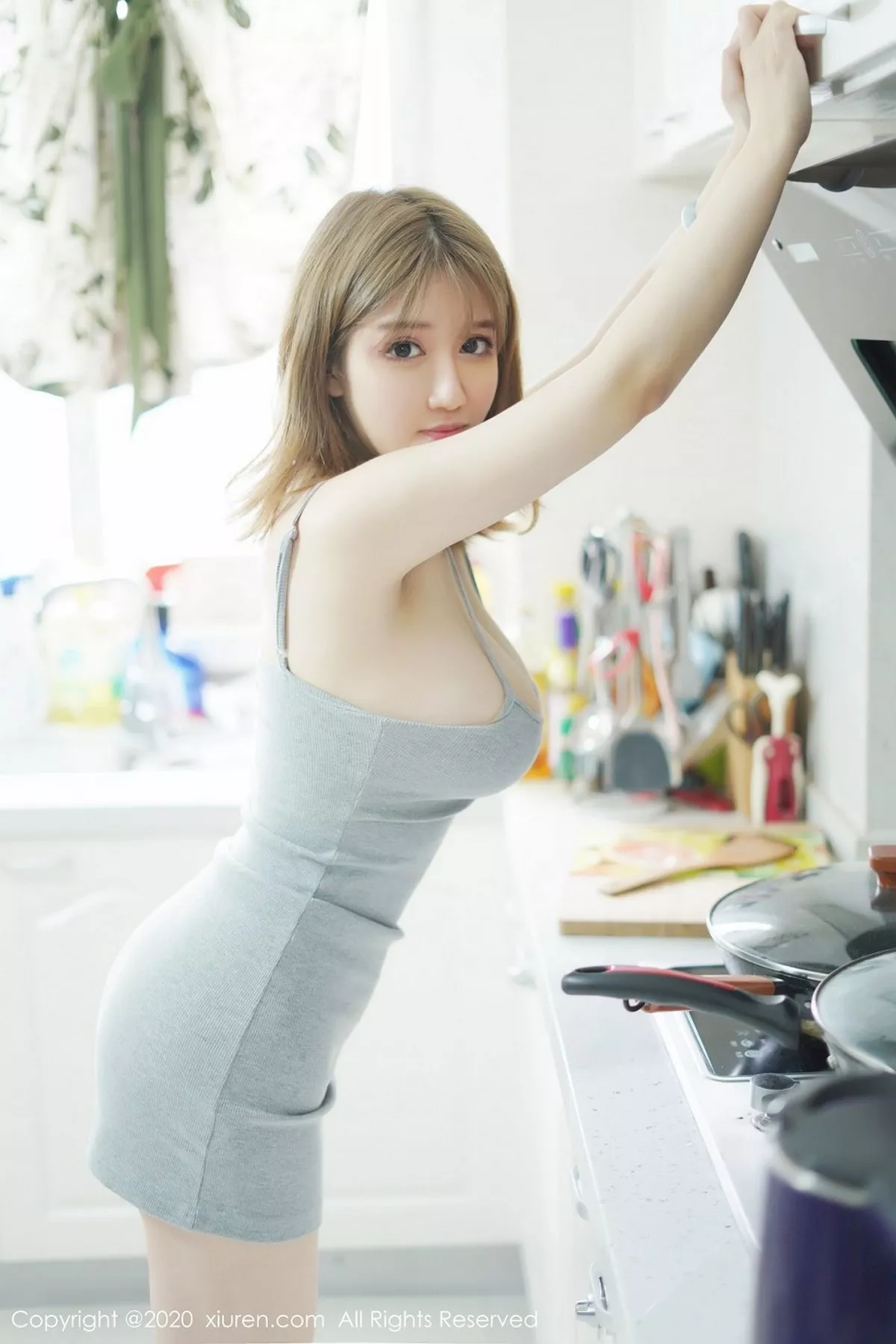 秀人集.com_[XiuRen秀人网]No.2416_嫩模周大萌厨房场景厨娘系列主题低胸吊带裙真空露豪乳诱惑写真43P