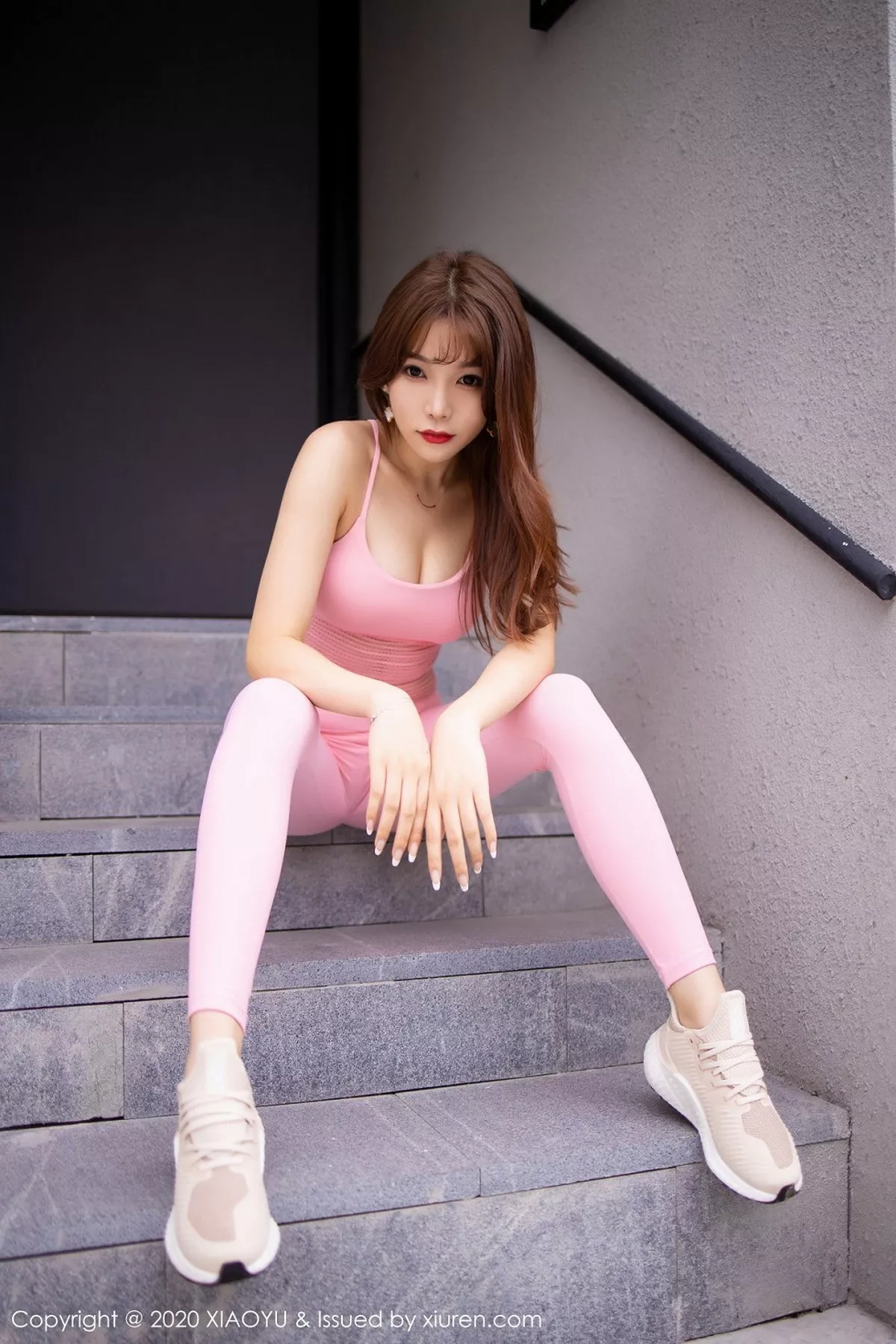 秀人集.com_[XiaoYu画语界]Vol.344_女神芝芝Booty街拍系列时尚粉红紧身运动衣完美诱惑写真101P