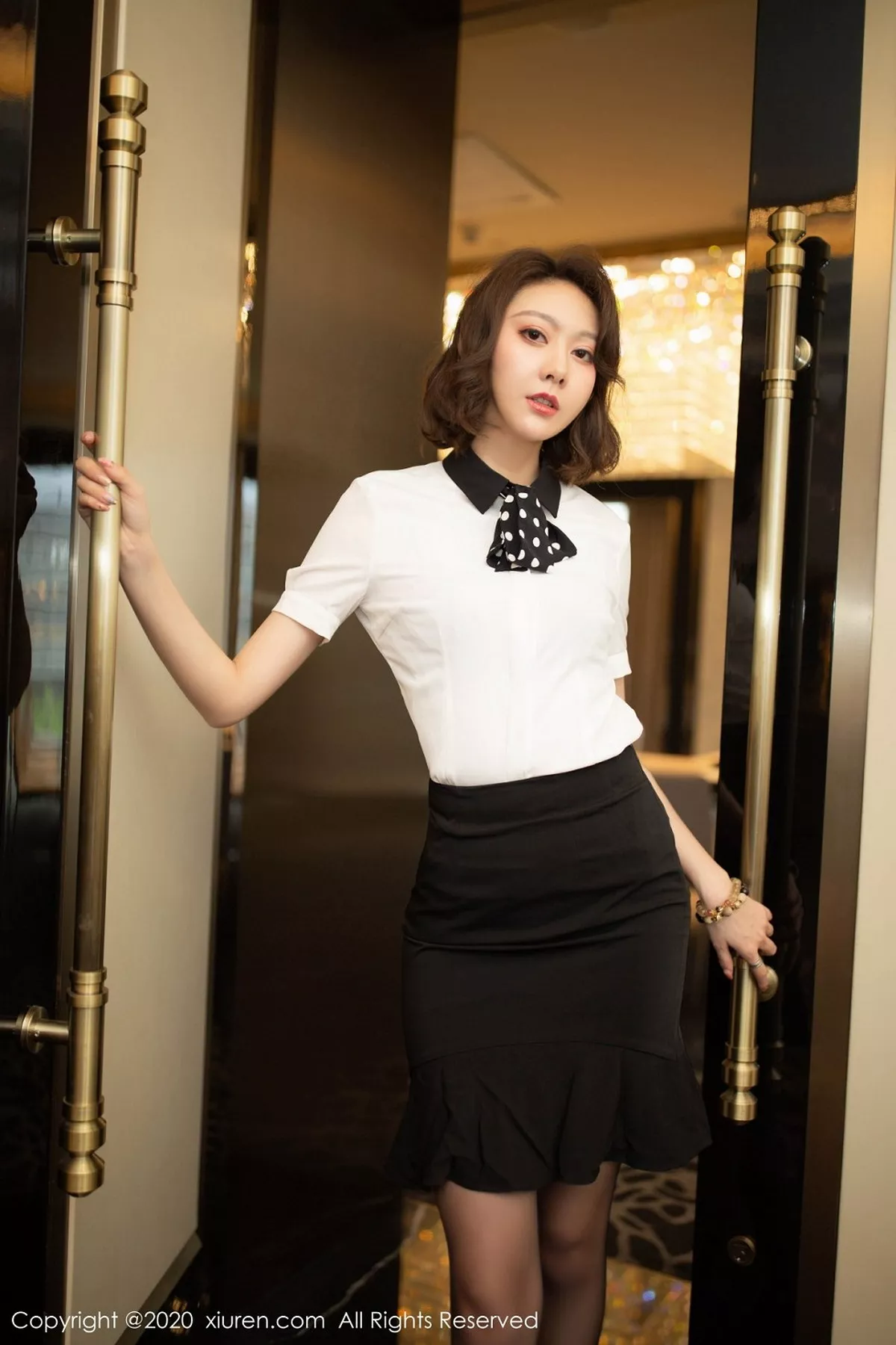 秀人集.com_[XiuRen秀人网]No.2422_气质女神艺轩宝丽嘉0系列主题黑色内衣配黑丝裤袜完美诱惑写真93P