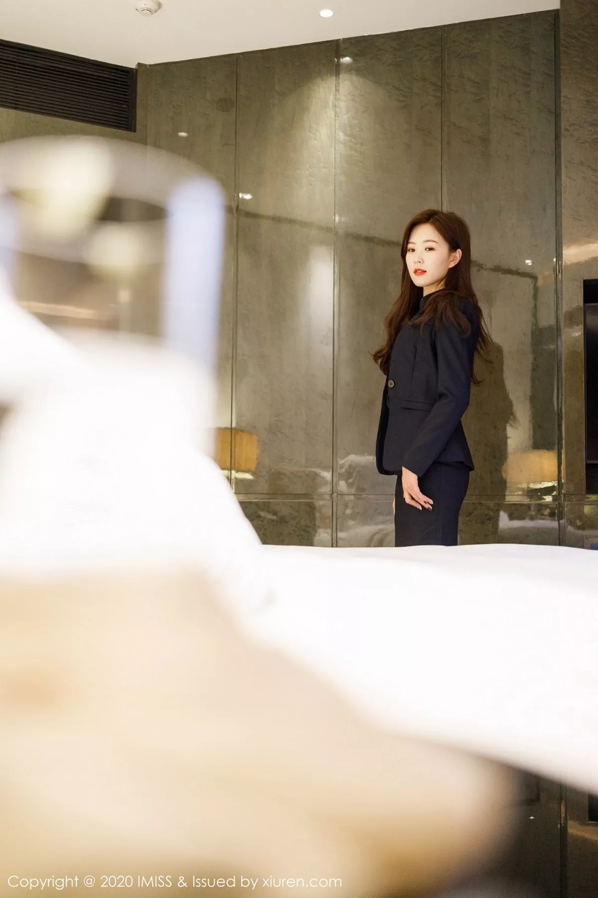 秀人集.com_[IMISS爱蜜社]Vol.491_嫩模杨紫嫣Cynthia酒店管家主题私房脱肉丝裤袜诱惑写真71P