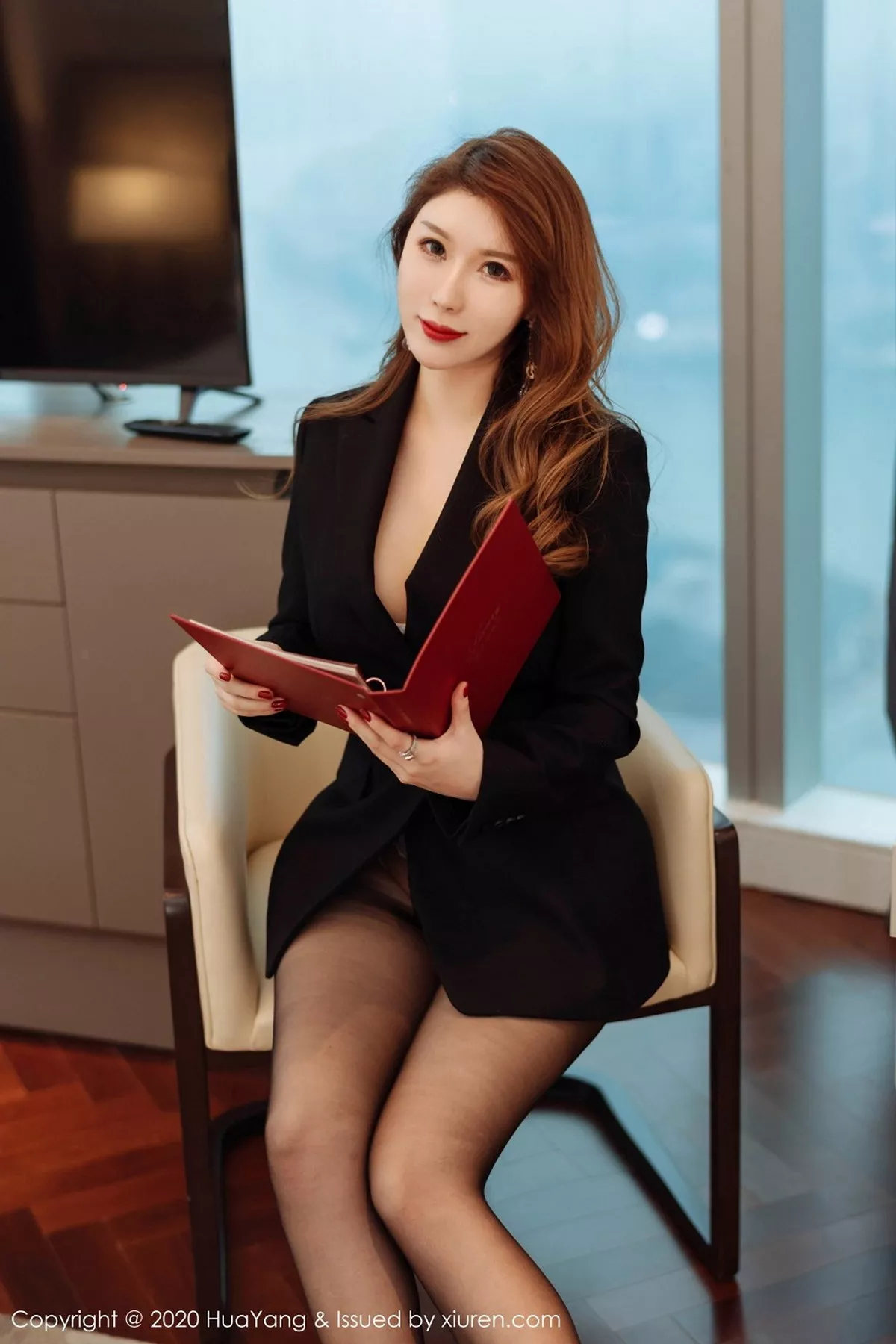 秀人集.com_[HuaYang花漾]Vol.260_女神Egg-尤妮丝私房制服半脱秀情趣内衣露豪乳极致诱惑写真45P