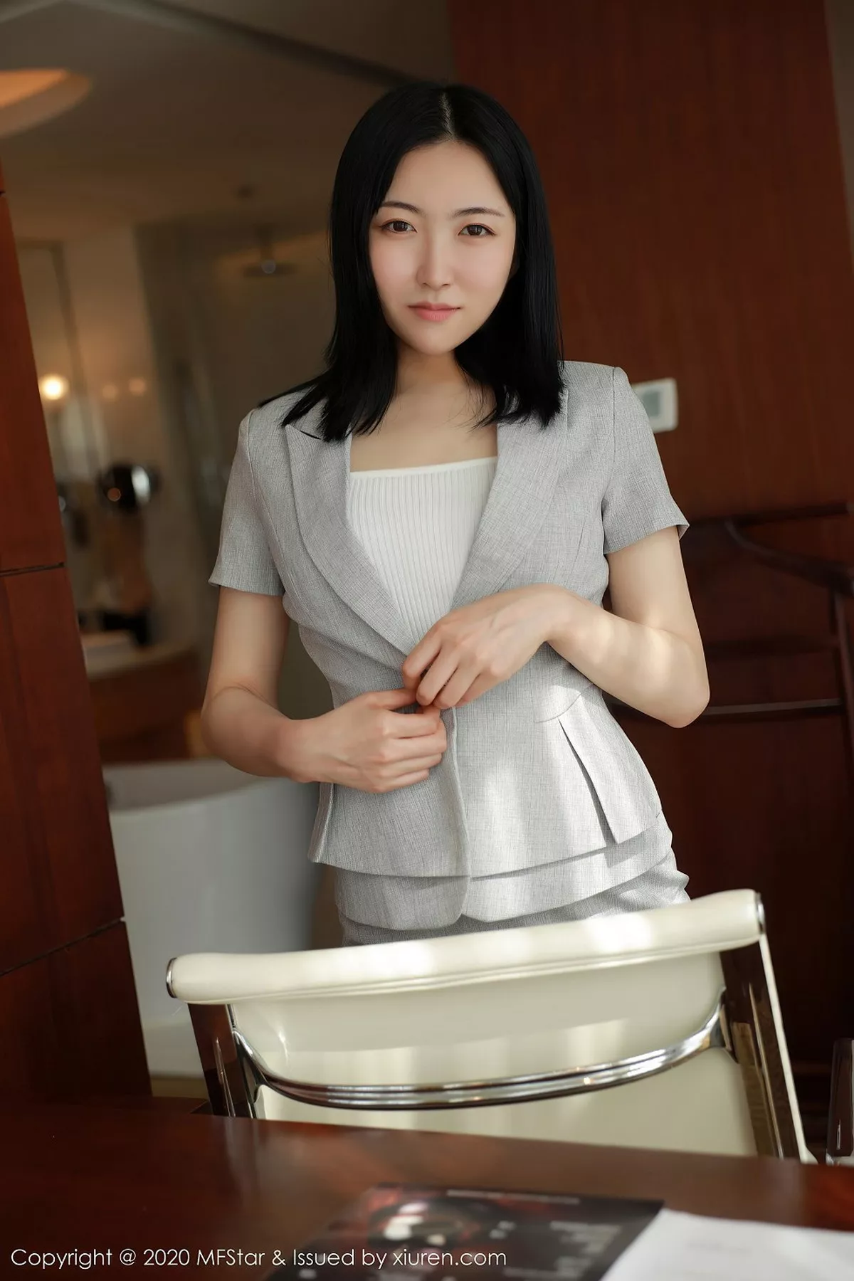 秀人集.com_[MFStar模范学院]Vol.366_嫩模林小艺职场职业OL主题性感黑丝裤袜秀美腿诱惑写真55P