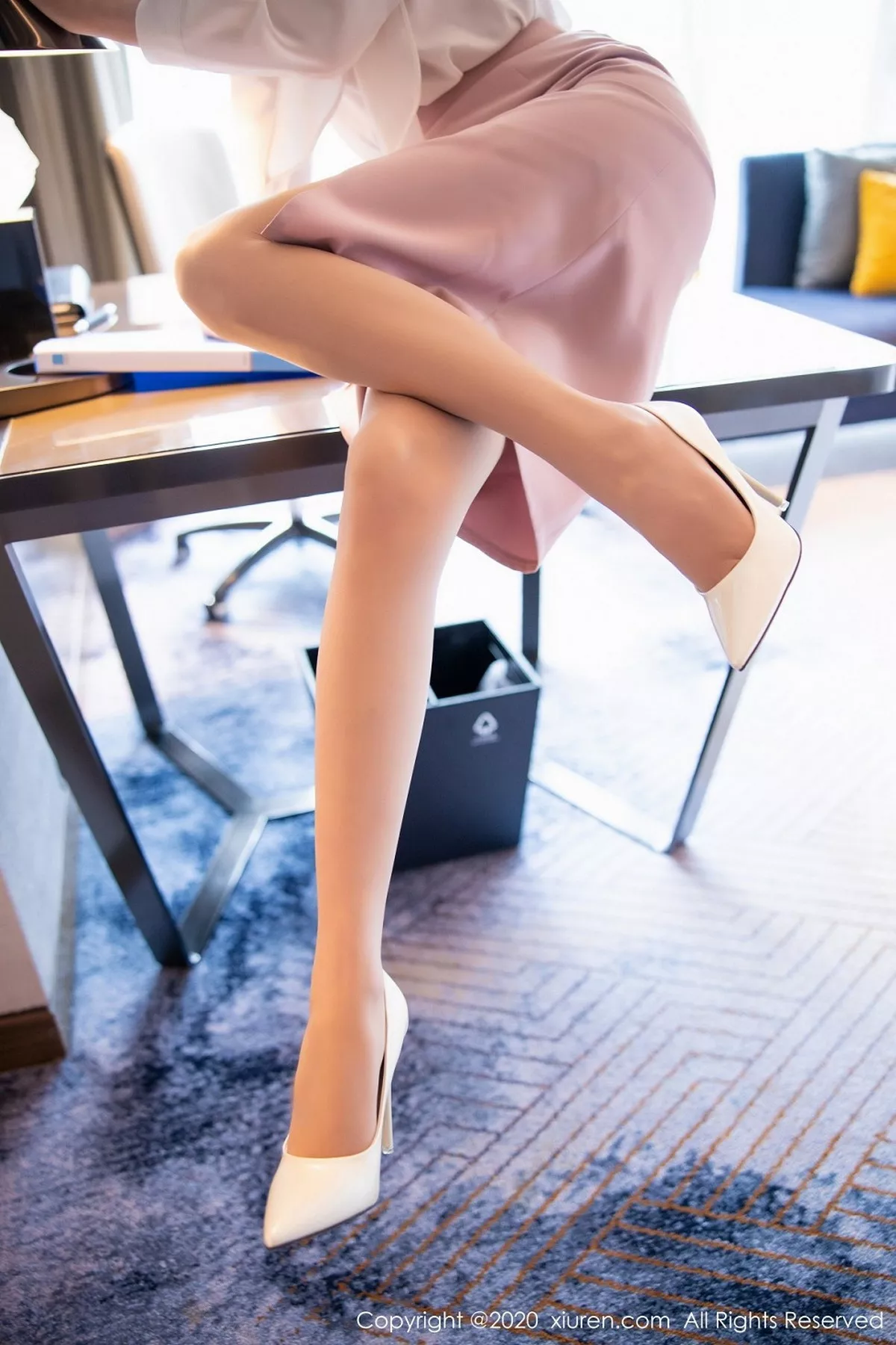 秀人集.com_[XiuRen秀人网]No.2431_女神杨晨晨sugar脱典雅华丽服饰露性感内衣秀完美身材诱惑写真78P