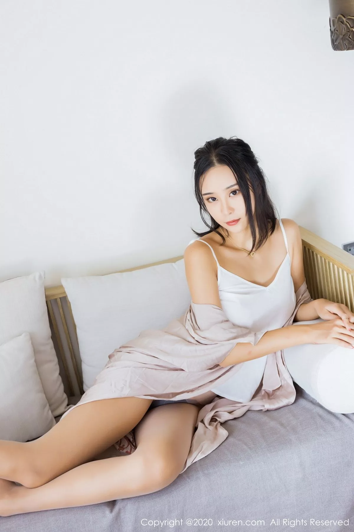 秀人集.com_[XiuRen秀人网]No.2426_嫩模蓝夏Akasha性感白色吊带配超薄肉丝裤袜秀完美身材诱惑写真46P