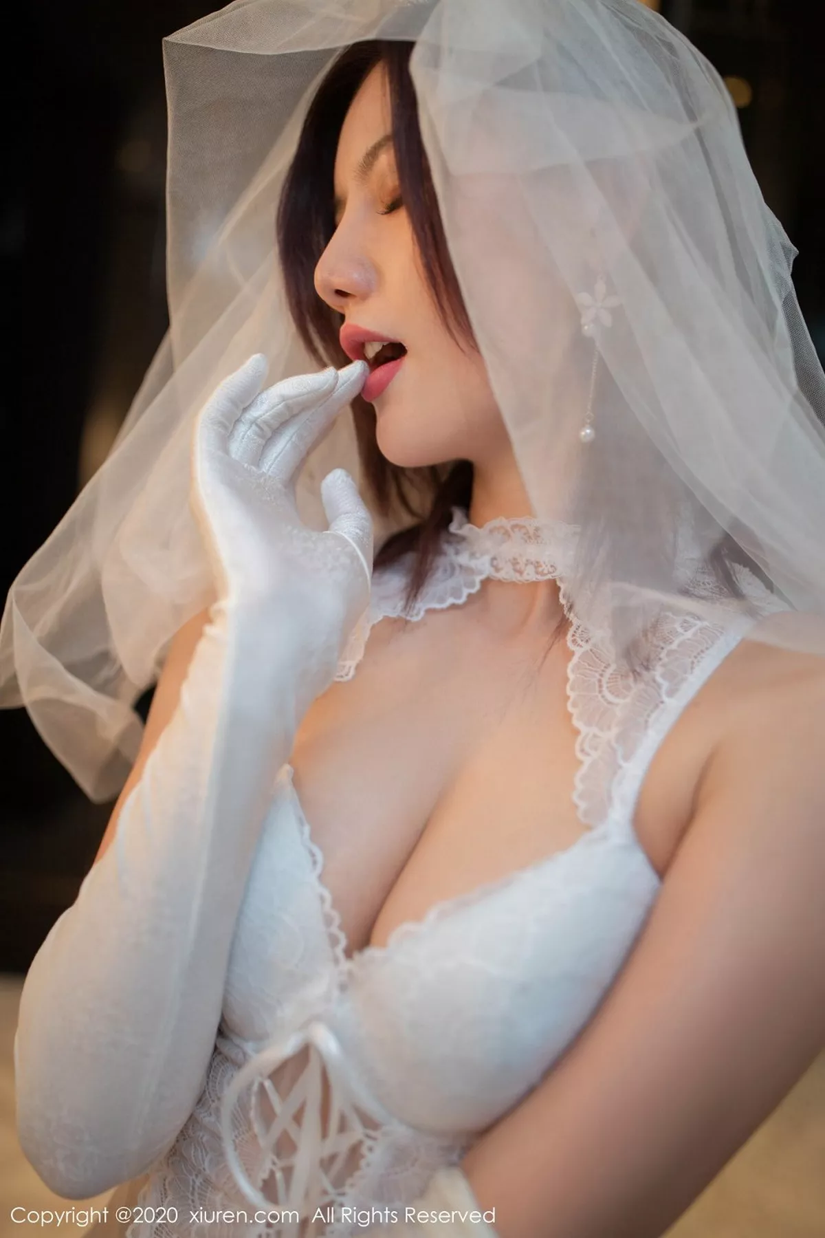 秀人集.com_[XiuRen秀人网]No.2442_模特就是阿朱啊乌镇旅拍白色婚纱主题吊带蕾丝袜极致魅惑写真63P