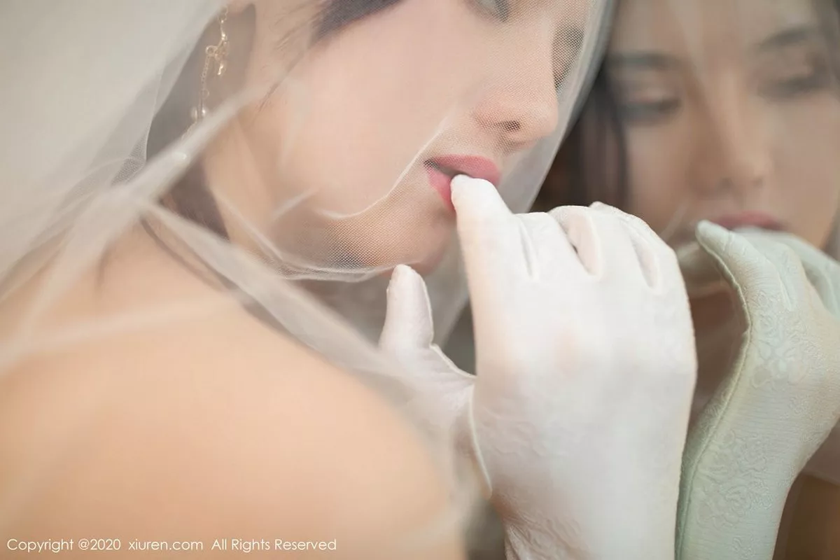 秀人集.com_[XiuRen秀人网]No.2442_模特就是阿朱啊乌镇旅拍白色婚纱主题吊带蕾丝袜极致魅惑写真63P