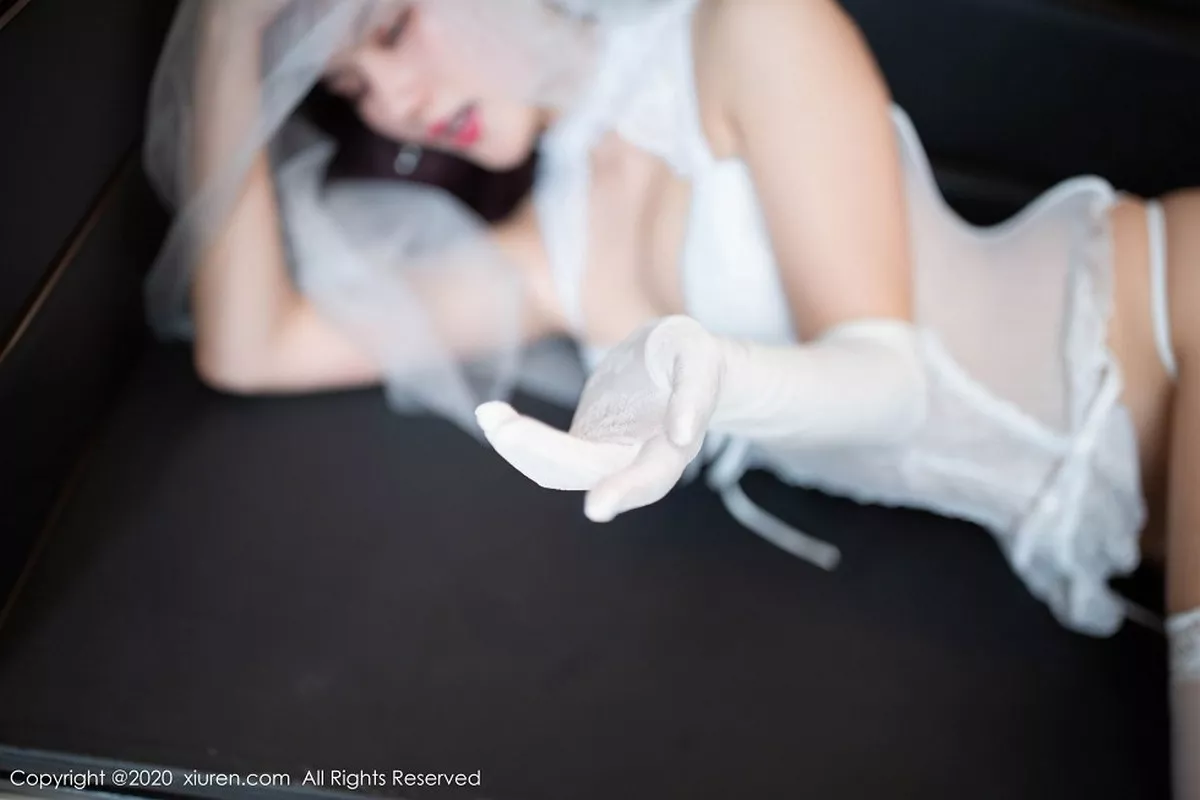 秀人集.com_[XiuRen秀人网]No.2442_模特就是阿朱啊乌镇旅拍白色婚纱主题吊带蕾丝袜极致魅惑写真63P