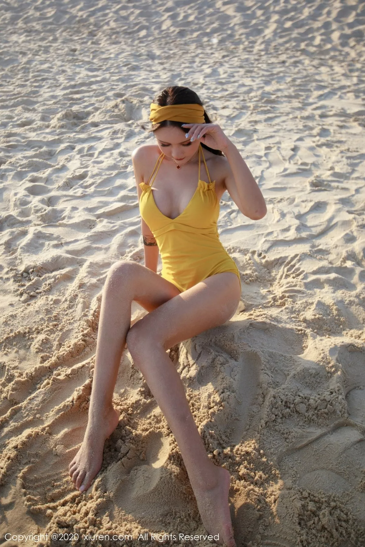 秀人集.com_[XiuRen秀人网]No.2447_嫩模Emily顾奈奈心愿旅拍户外JK制服+海边性感比基尼完美诱惑写真100P