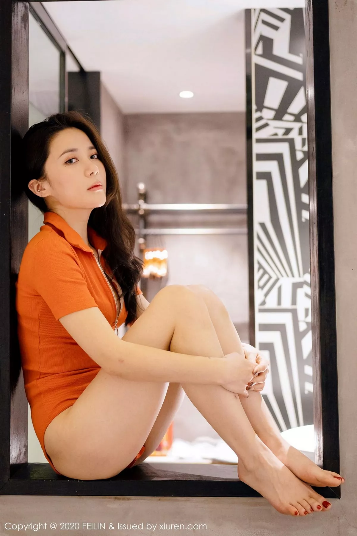 秀人集.com_[FeiLin嗲囡囡]VOL.335_嫩模鱼子酱Fish私房古典旗袍配白丝袜秀完美身材诱惑写真70P